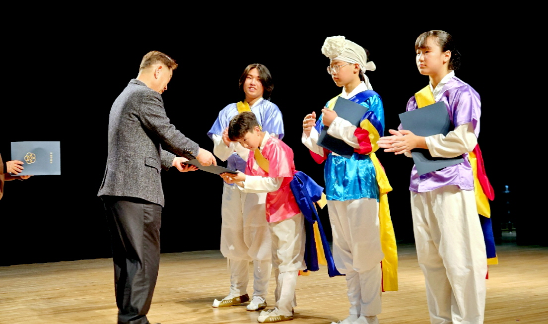 횡천초, 압도적 기량 뽐내며 제30회 학생풍물놀이 경연대회 대상 수상 - 관련이미지4