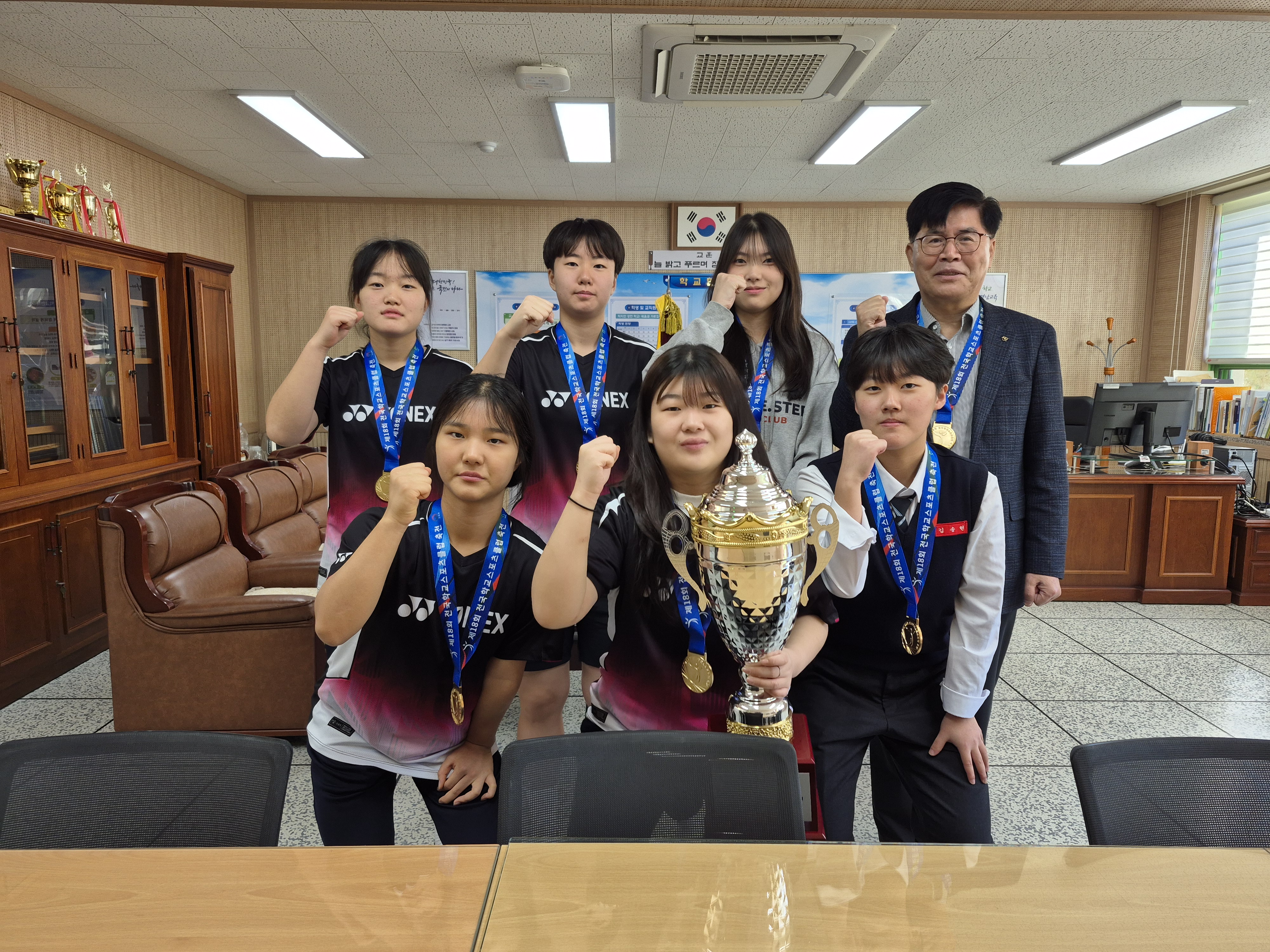 진해용원고, 제18회 전국학교스포츠클럽축전 배드민턴 대회 여고부 전체 우승 - 관련이미지1