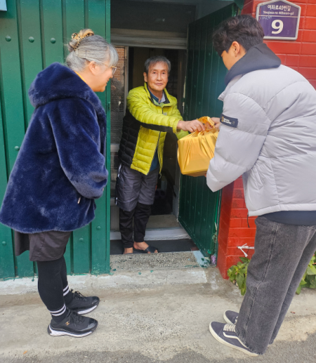 진해중학교, 교육공동체가 함께 하는 김치 나눔 행사 운영 - 관련이미지5