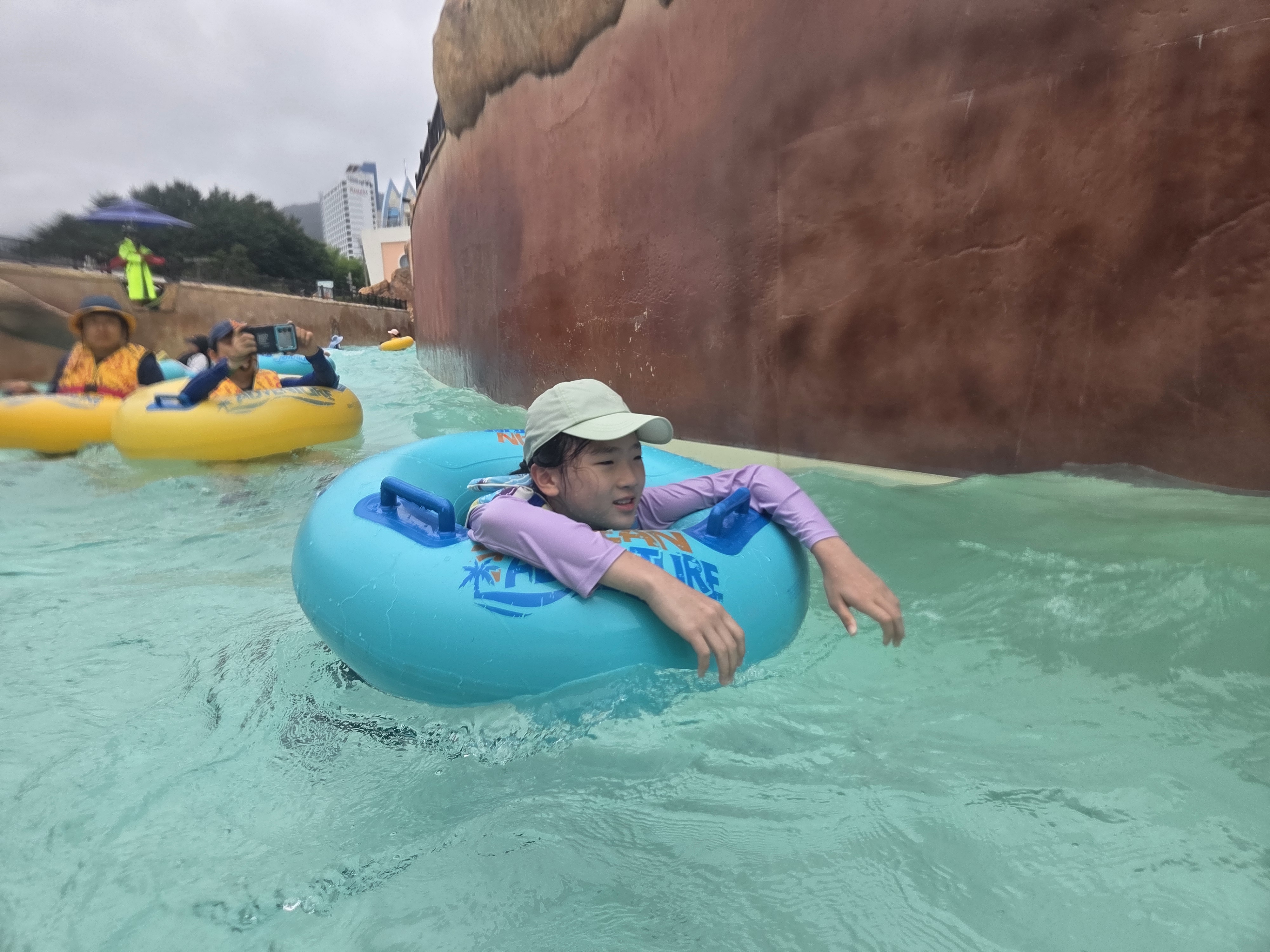 칠천초, 소노캄 오션어드벤처에서 신나는 여름 물놀이 체험학습 실시 - 관련이미지1