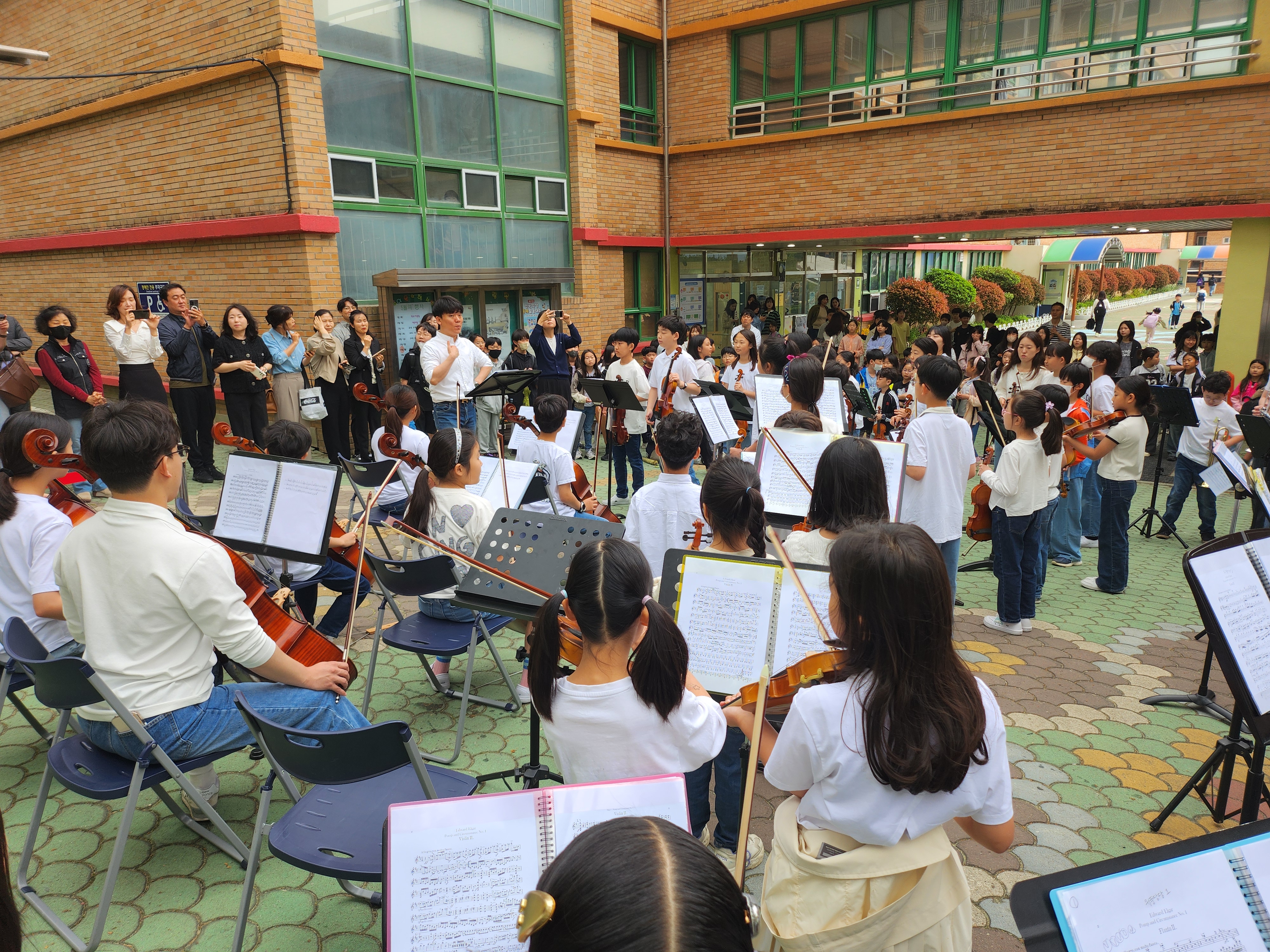 삼정자초 관현악단, 등굣길 음악회 실시 - 관련이미지2