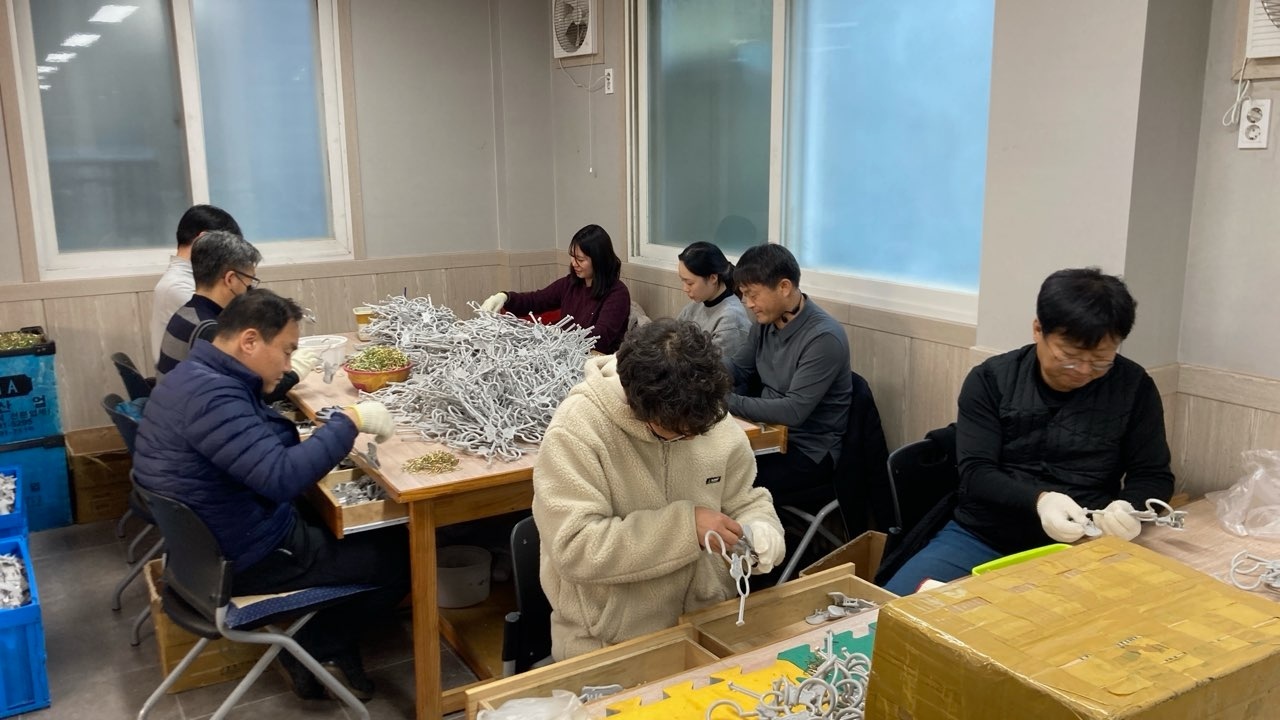 밀양교육지원청, 장애인복지시설 봉투접기 봉사활동 펼쳐 - 관련이미지3