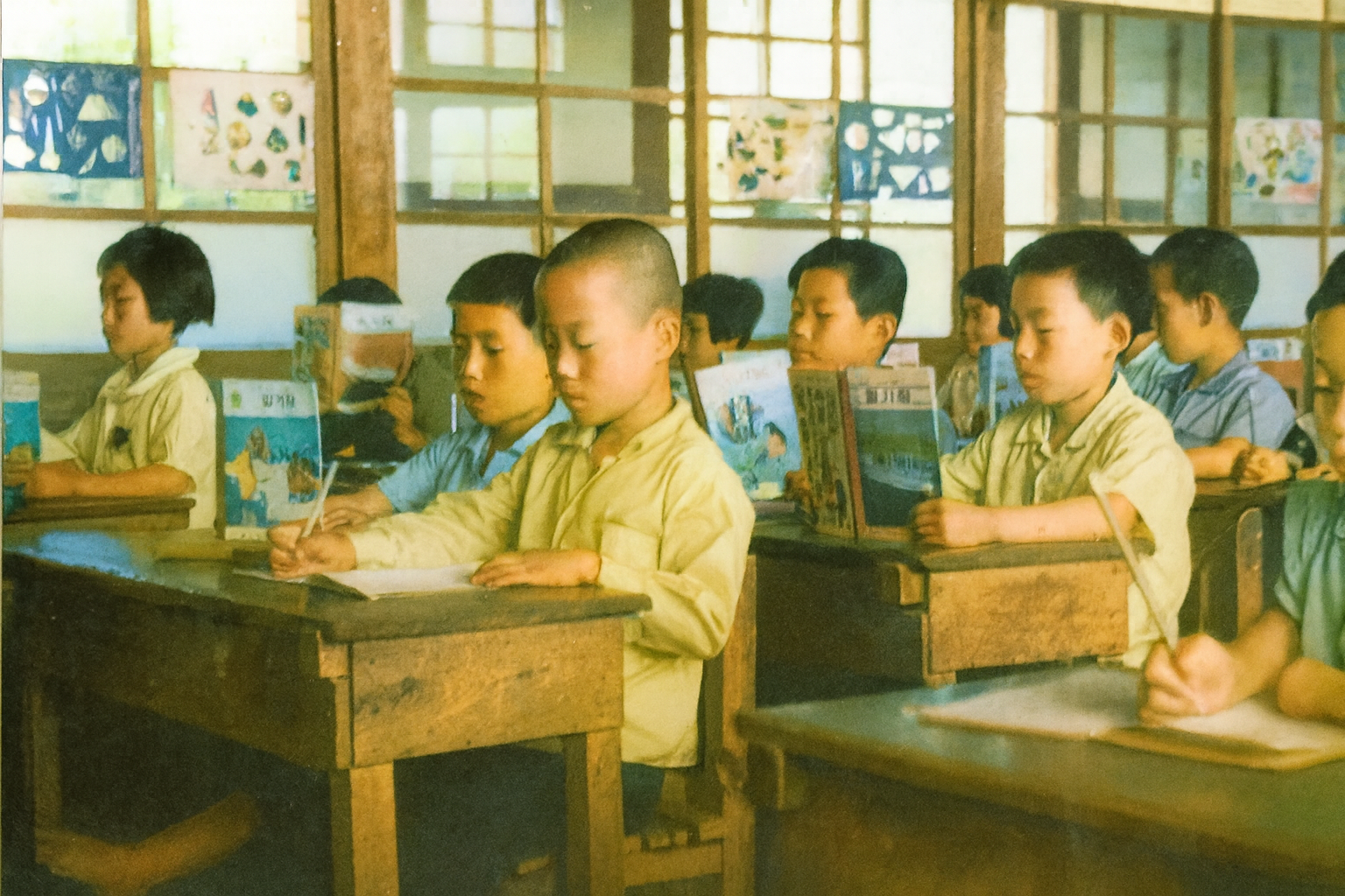 폐교에 빛깔을 입혀 그 시절을 기억할 수 있다면...? - 관련이미지2