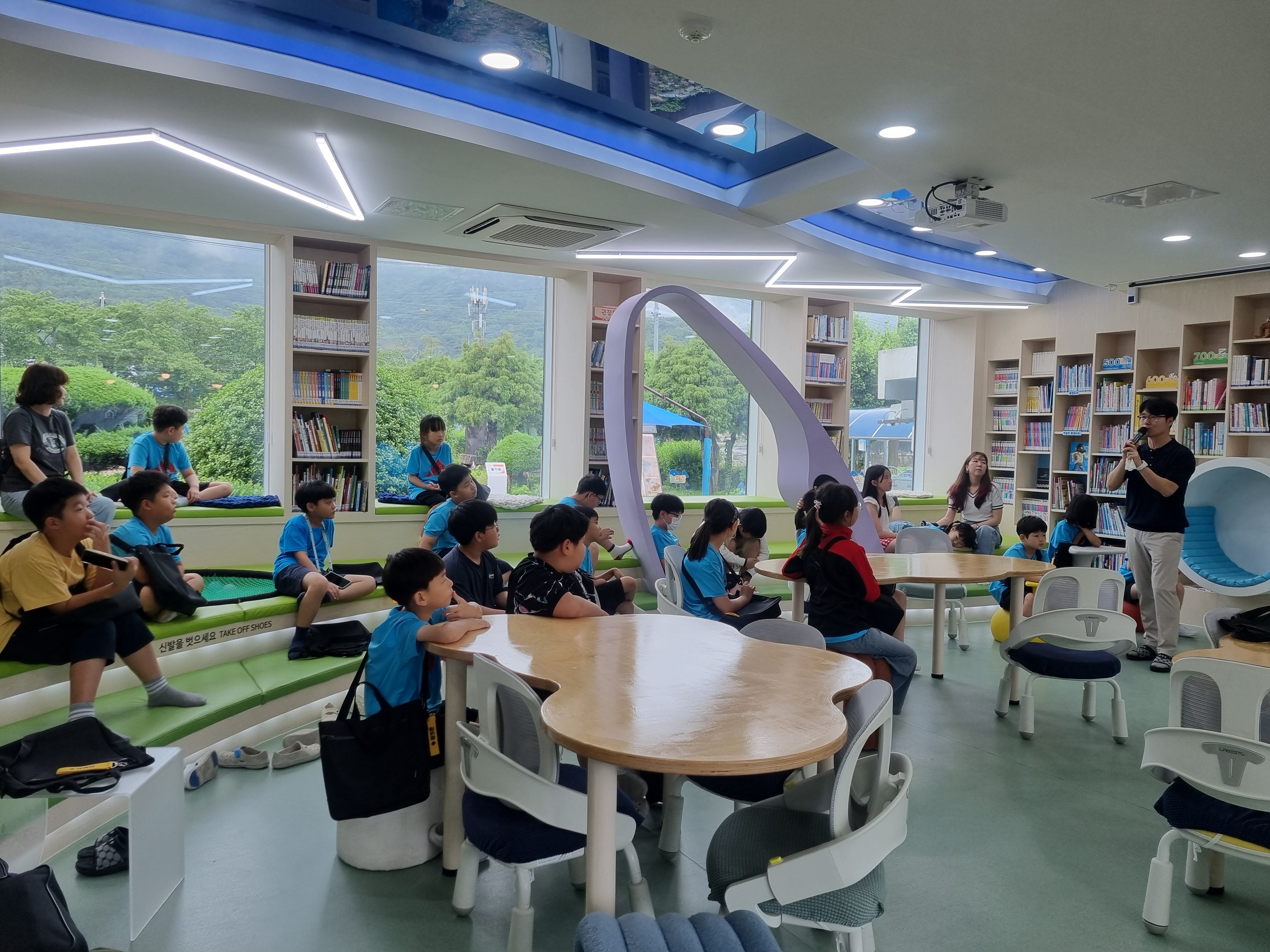 이방초등학교 '학교공간혁신 인사이트 투어' 실시 - 관련이미지1