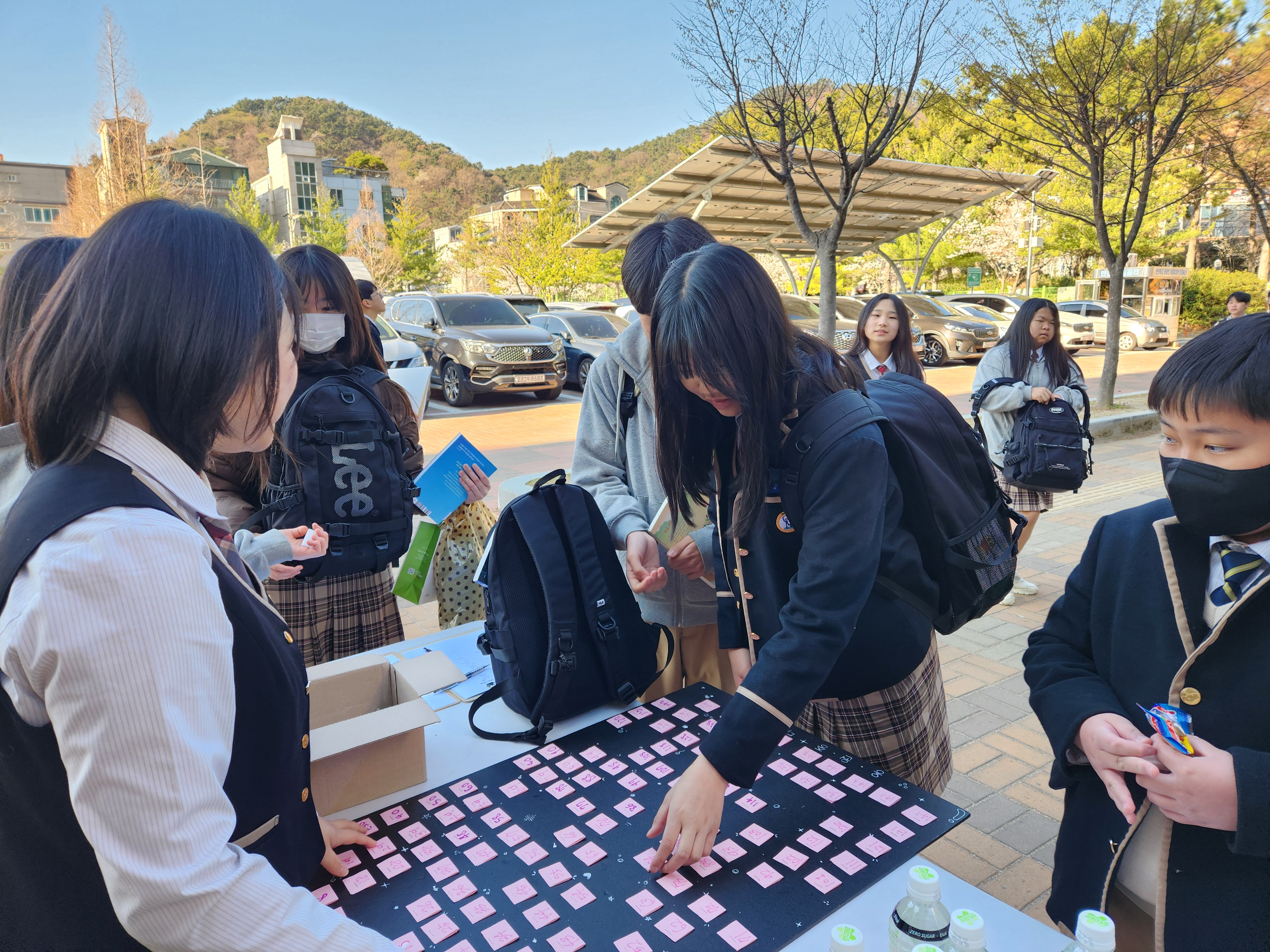 용원중학교, 독서캠페인 및 세계 책의 날 행사 성황리에 마무리 - 관련이미지3