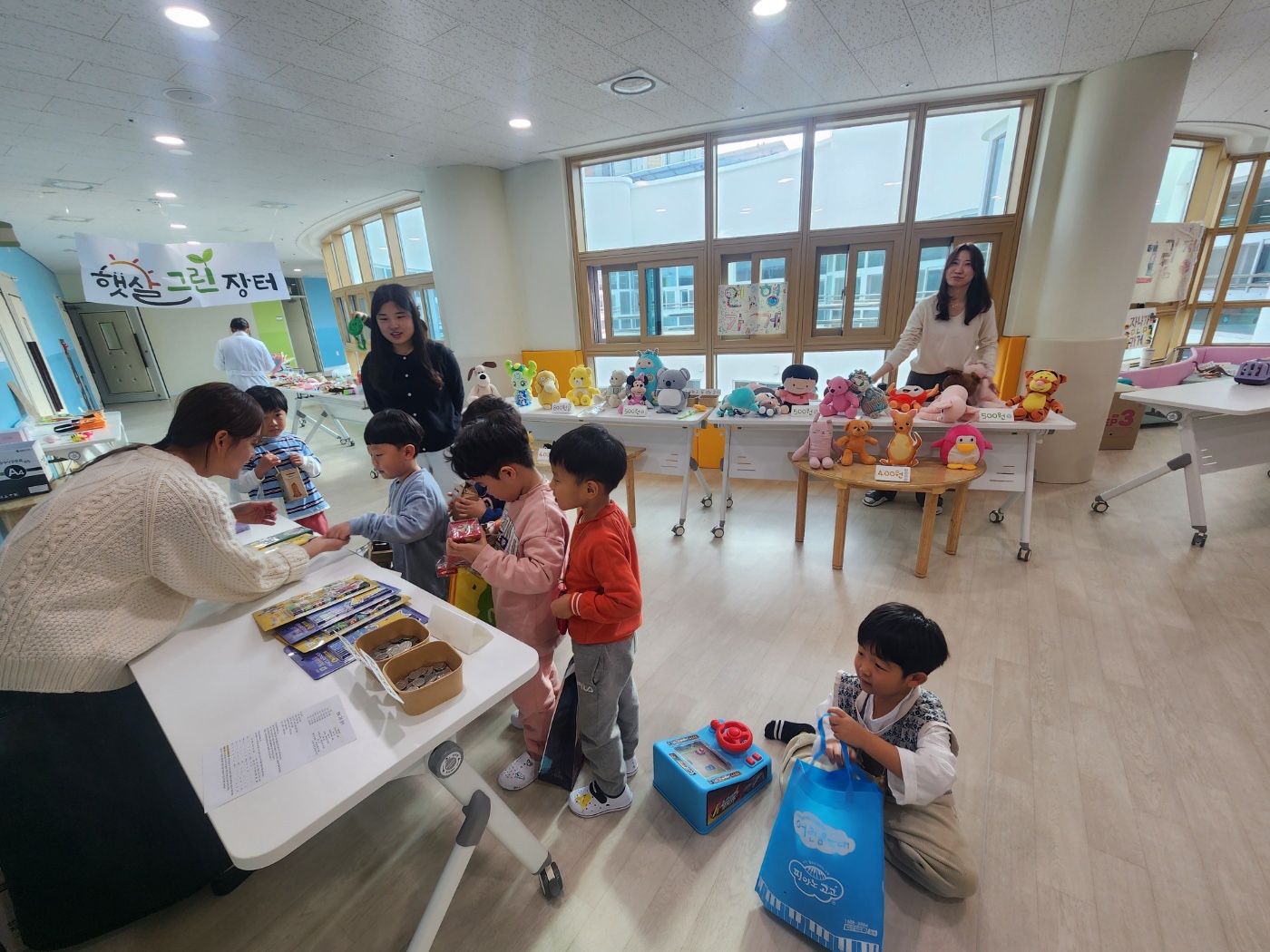 햇살가득유치원, 「햇살그린장터」 수익금 기부 실시 - 관련이미지1