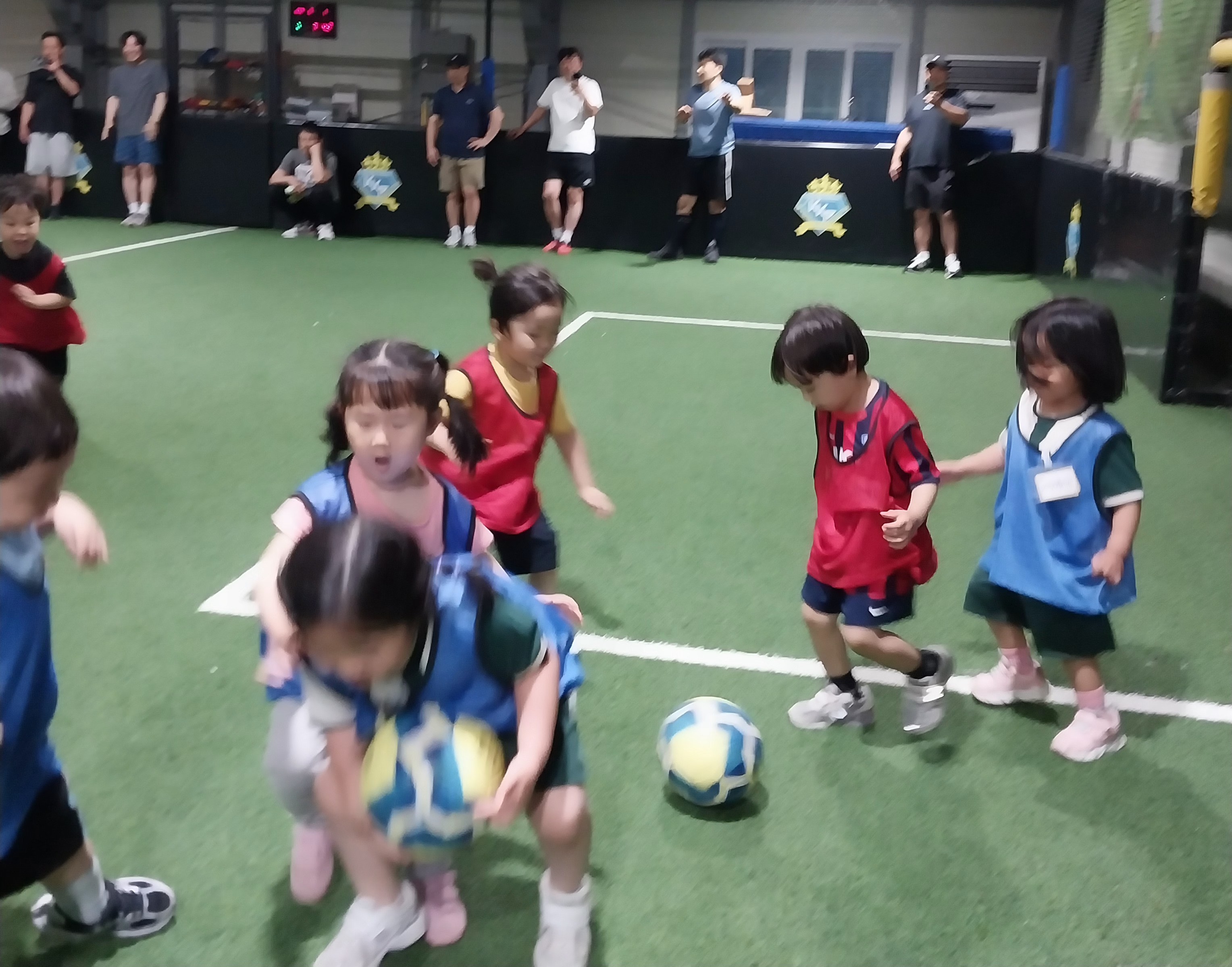 행복맞이 가족과 함께 뛰며 성장해요! 한아름유치원 ‘아버지와 함께하는 축구교실’ 운영  - 관련이미지4