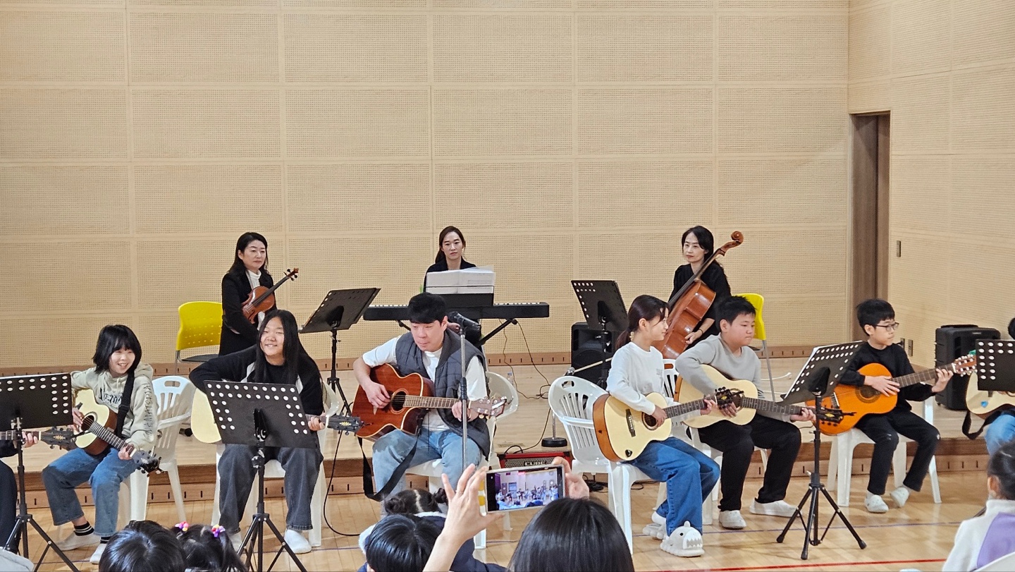 거창교육지원청, 학생과 연주자의 합동공연 기회 마련 -학교로 찾아가는 연주회 개최- - 관련이미지2