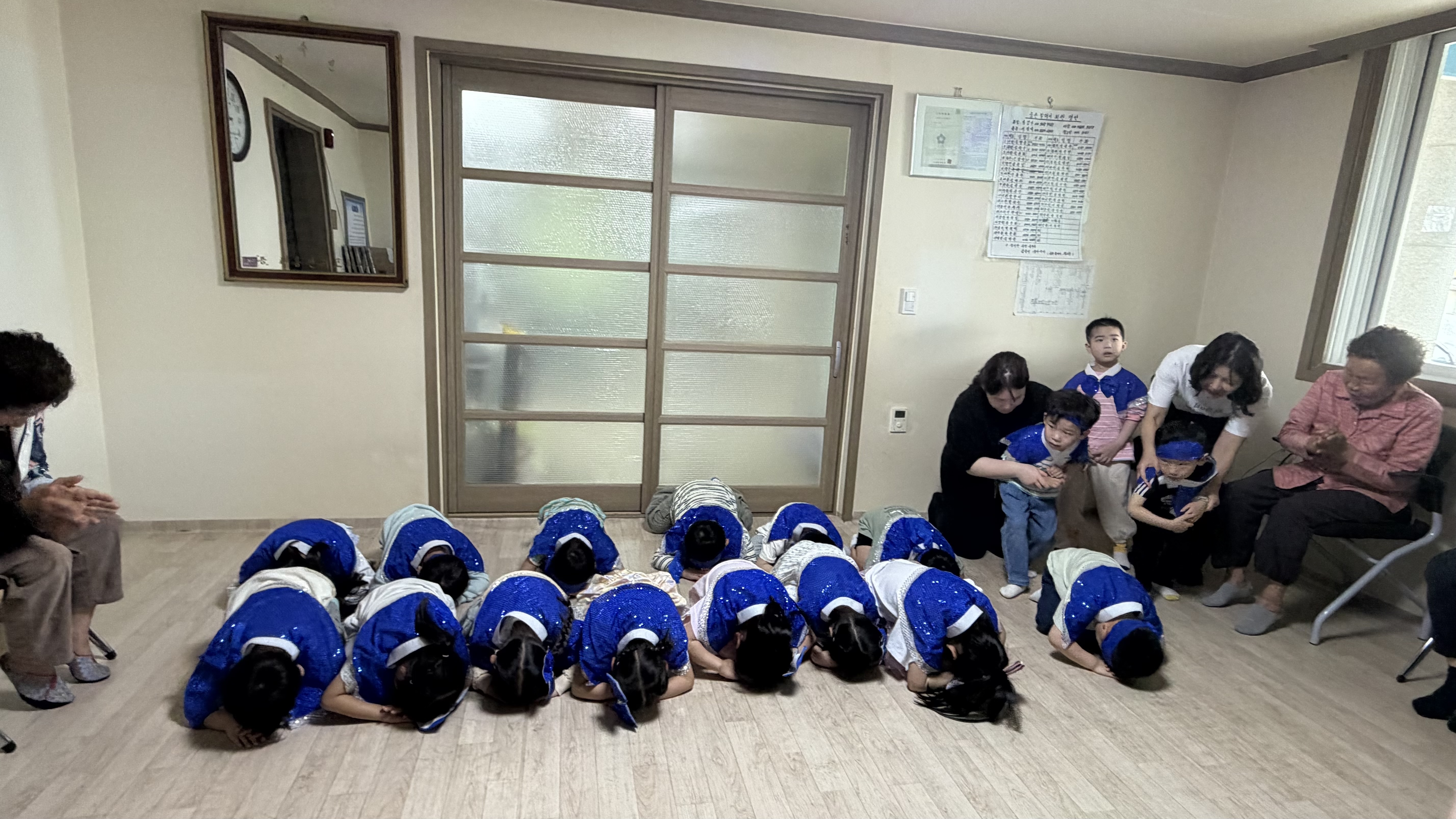 거창유치원, 경로당에 따뜻한 마음을 전했어요 - 관련이미지4