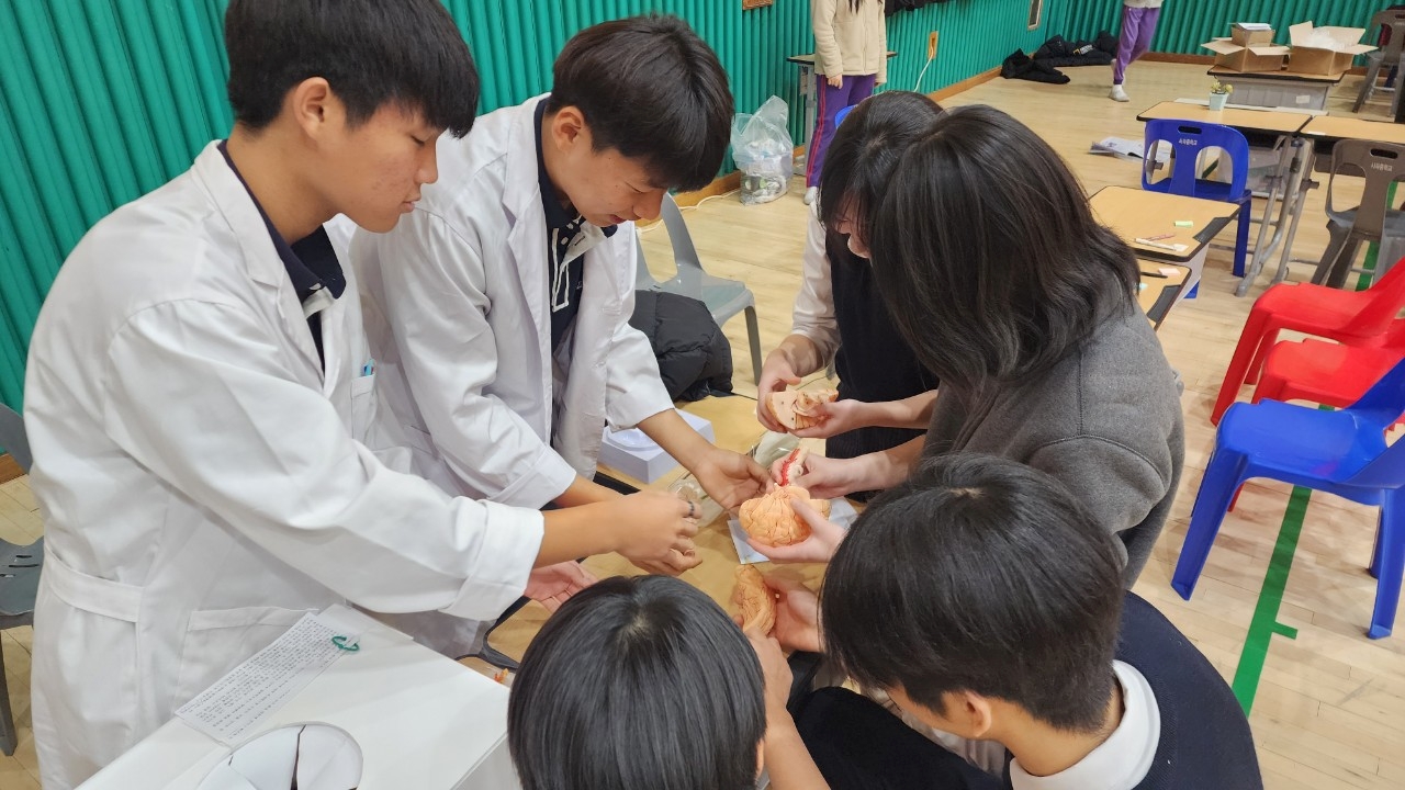 "나의 가치, 꿈의 가치, 함께하는 가치" 사파중 '3학년 진로 프로젝트 공유의 날' 열려···  - 관련이미지2