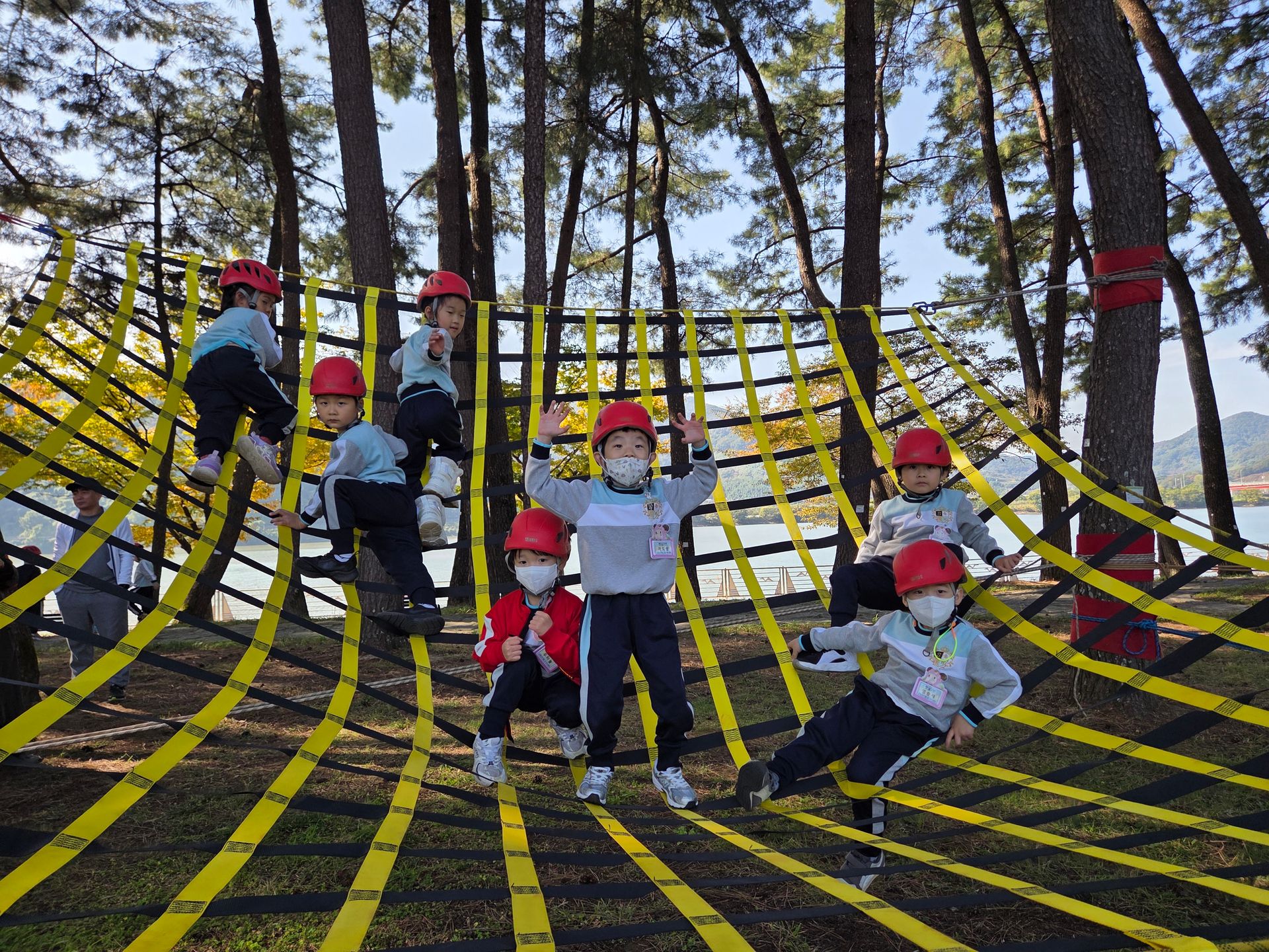 산청유치원, 가을 자연 속 밧줄 모험 - 관련이미지4