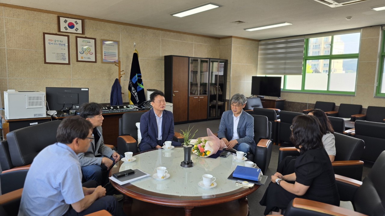 합천교육지원청, 학교운영위원회 발전 유공자 교육감 감사장 전수 - 관련이미지1