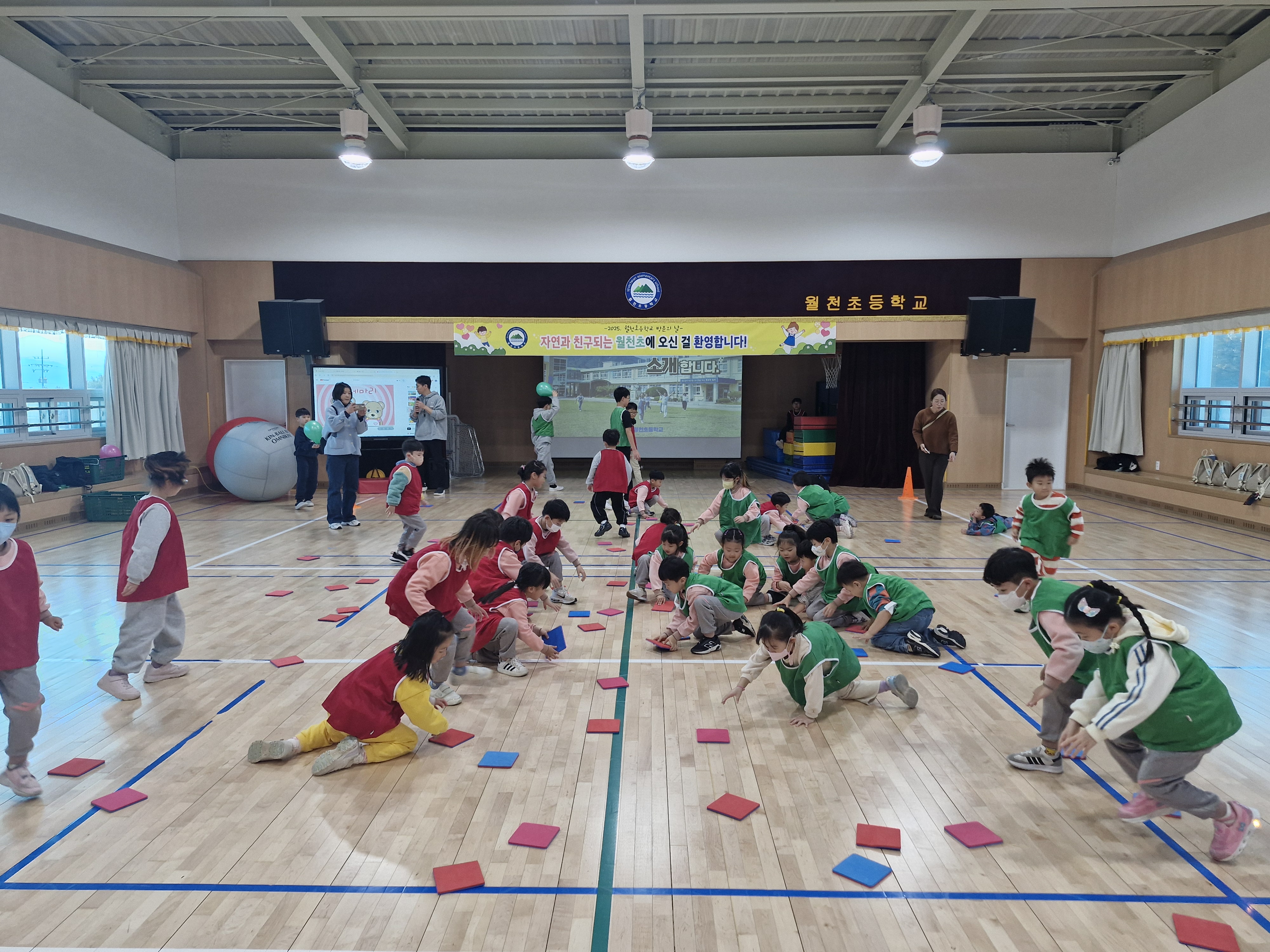 월천초, 거창유치원 초청 ‘학교방문의 날’운영 - 관련이미지1