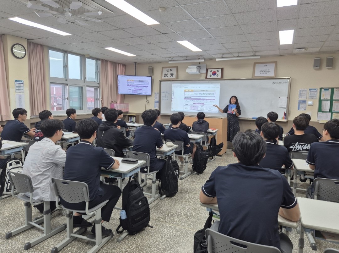 명신고 '2025 교육과정 박람회 및 교과서 전시회' 개최 - 관련이미지2