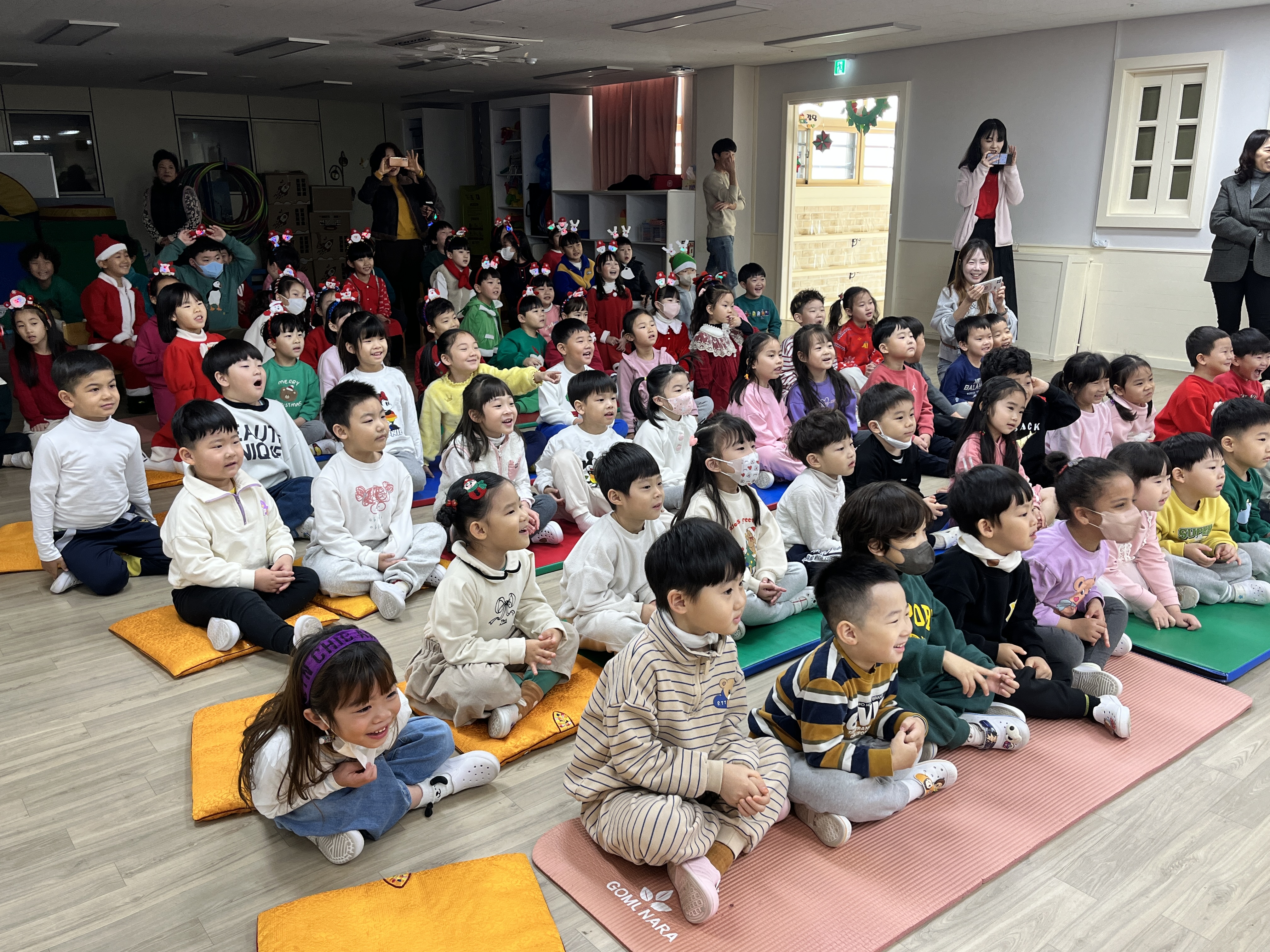 한아름유치원, 학부모동아리의 크리스마스 선물 같은 무대! ‘백설공주와 일곱난쟁이’ - 관련이미지1