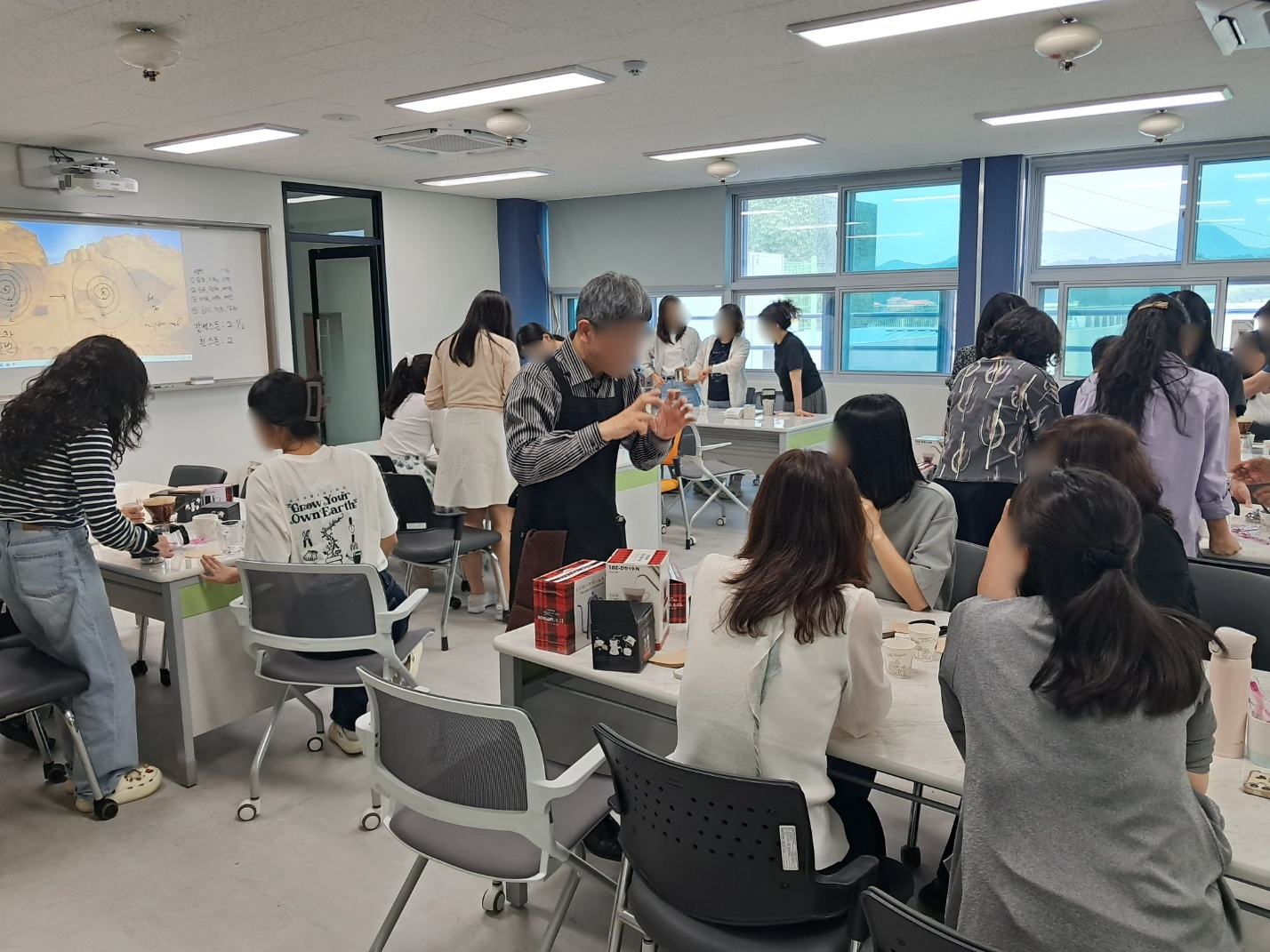 진주중앙고, 커피향 가득한 교사 연수 열려 - 관련이미지1