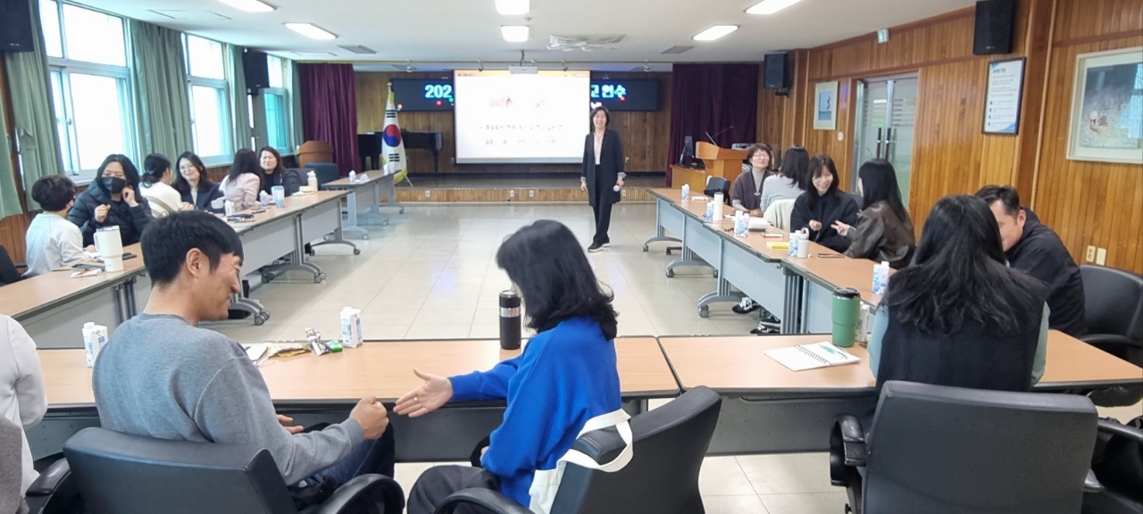 거창교육지원청, 2026. 새학년 맞이 학부모 연수실시, 학령 전환기 자녀 이해부터 맞춤형 코칭까지!! - 관련이미지2