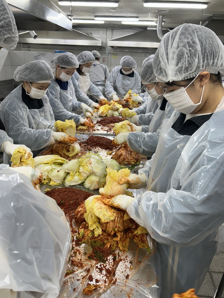 김해삼방고  “학교 텃밭에서 키운 배추로 김장 한마당” - 관련이미지1