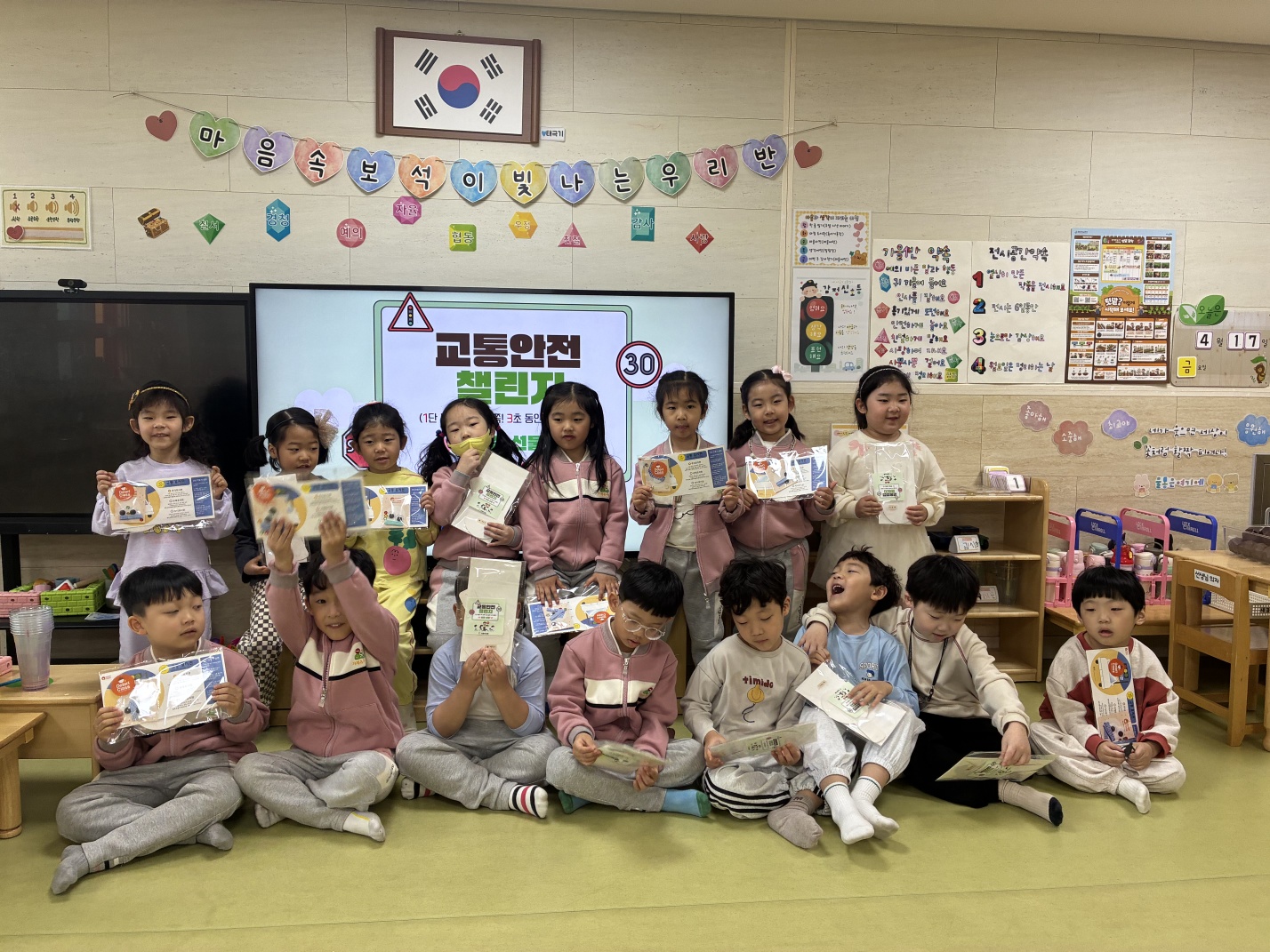 거제유치원,“유치원에서 배우고 가정에서 실천” 우리 아이 안전유치원, 교통안전 챌린지 운영 - 관련이미지2