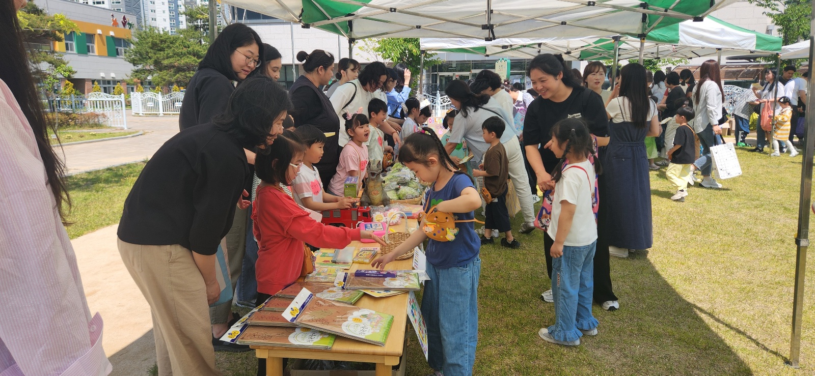 물금유치원, 유아와 학부모가 함께 만든 특별한 경제배움터 경제야 놀자 - 관련이미지2