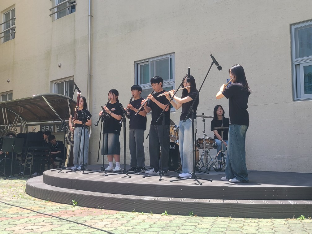 계룡중학교, '런치 콘서트' 로 일상 송 예술을 만나다 - 관련이미지3