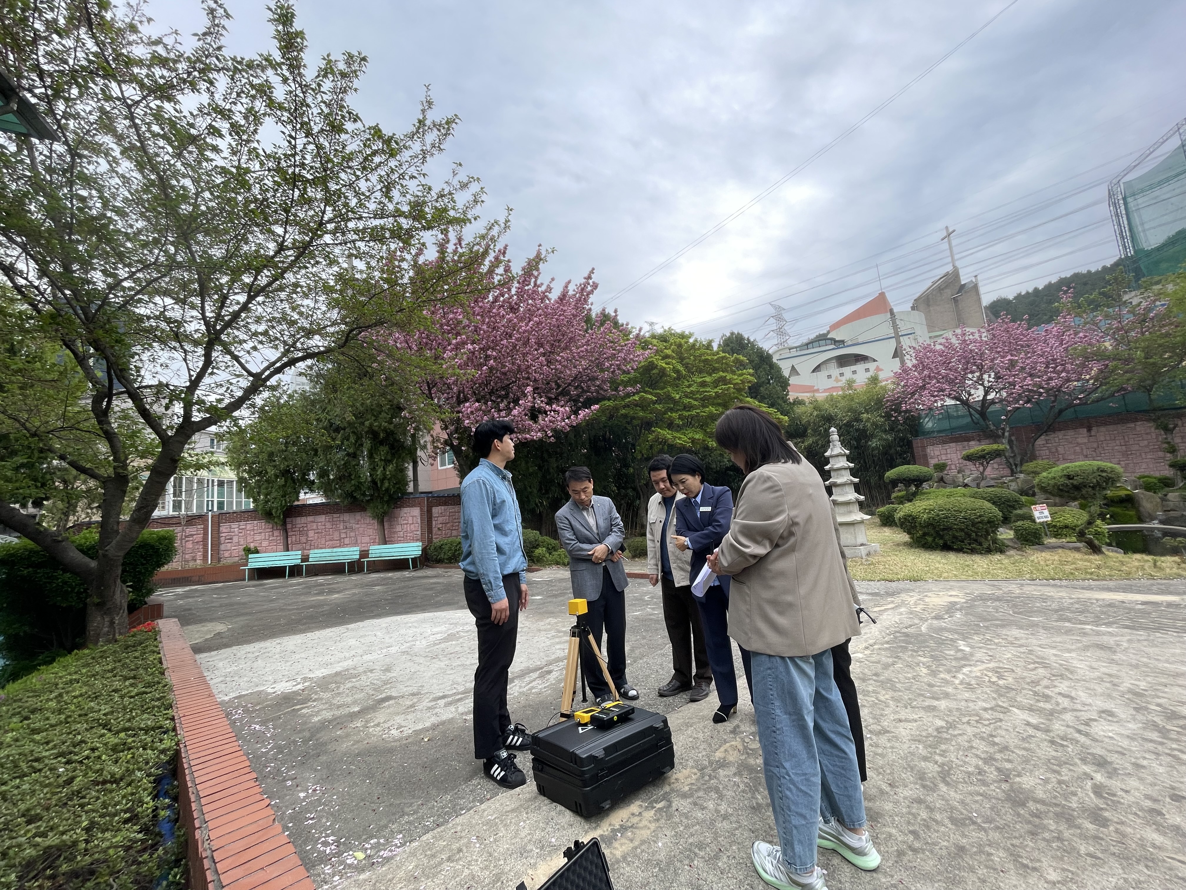 양산교육지원청, 학교 인근 고압송전선로 전자파 합동 측정 완료! - 관련이미지1