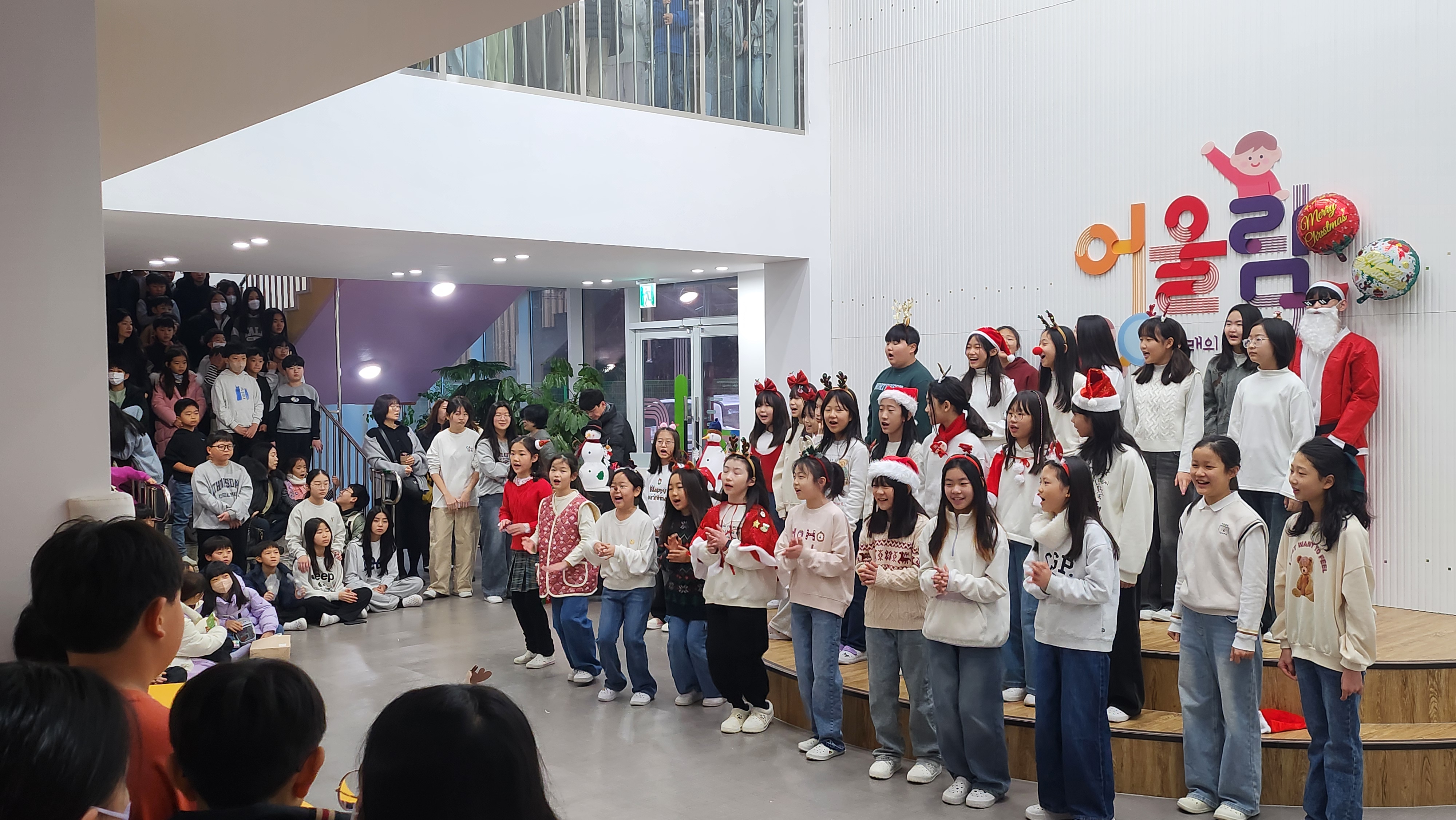 반송초 합창부 크리스마스 맞이 등굣길 노래 선물 - 관련이미지2