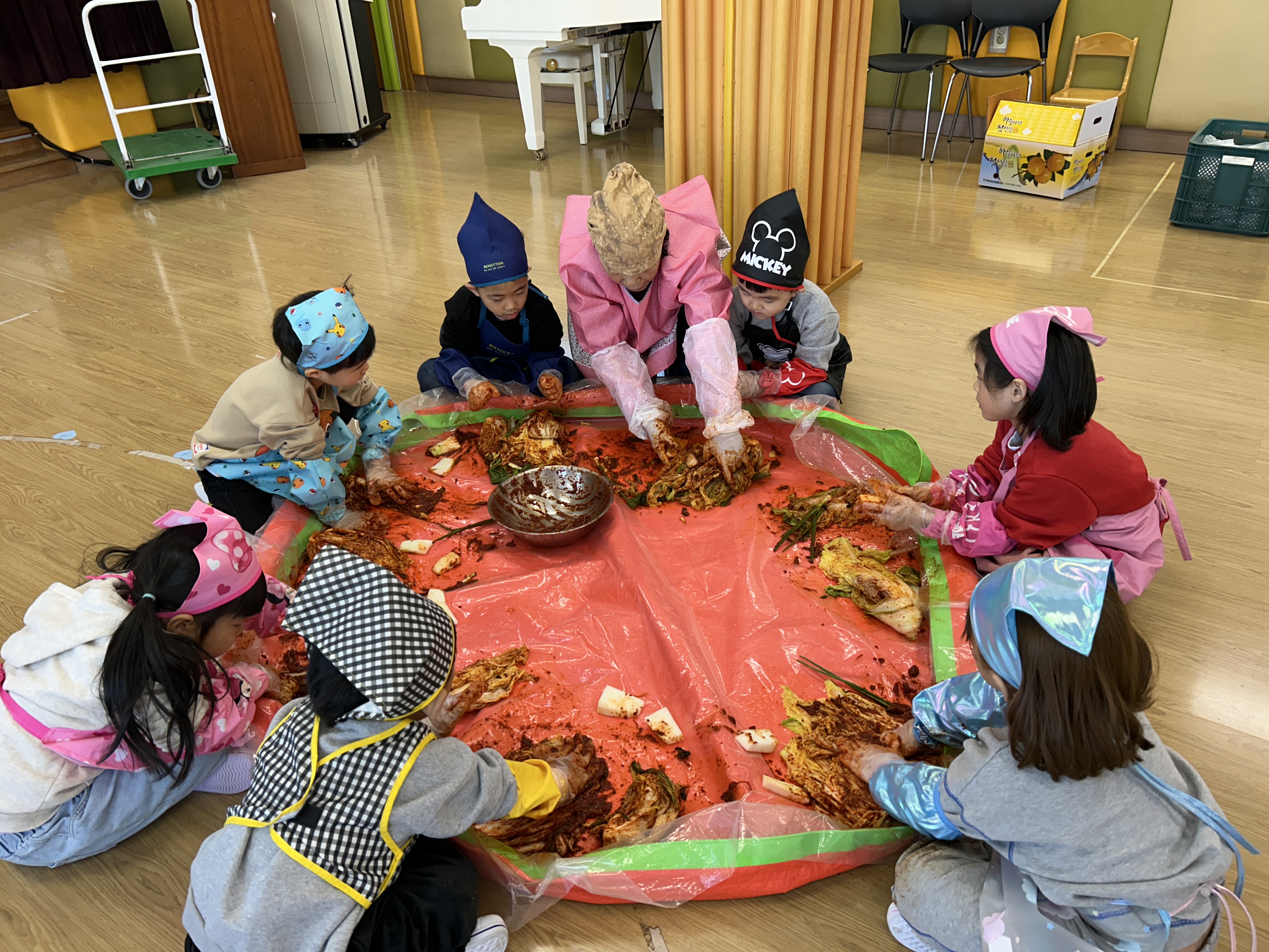진해유치원, 전통을 맛보고 나눔을 실천하는  ‘김장 담그기’ - 관련이미지2