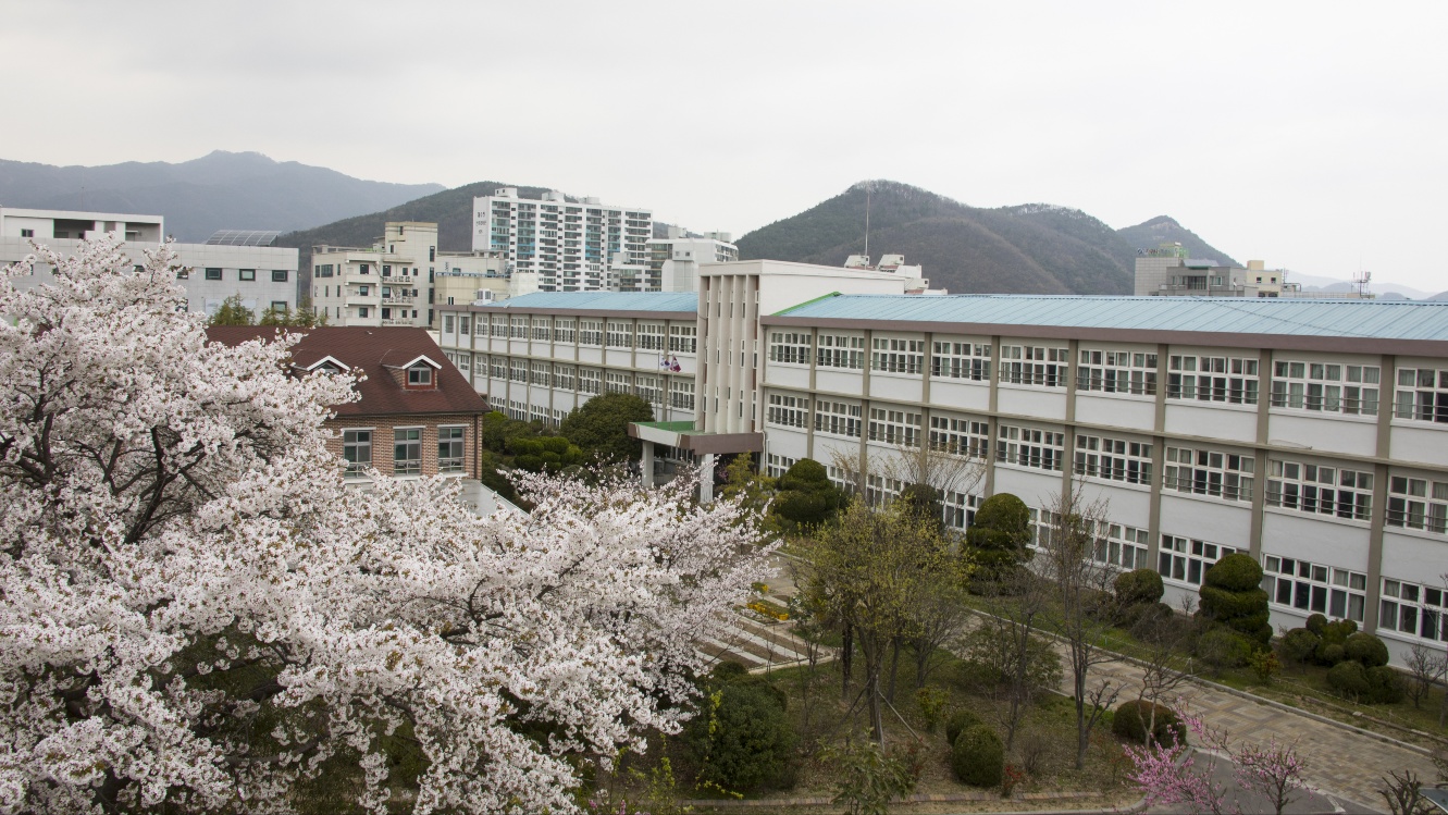 - 양산 효암고,  “마당을 품은 교실, 문을 열면 피크닉장이 펼쳐진다.”   5월 14일, 그린스마트 미래학교 리모델링 사업 개관식 - 관련이미지1