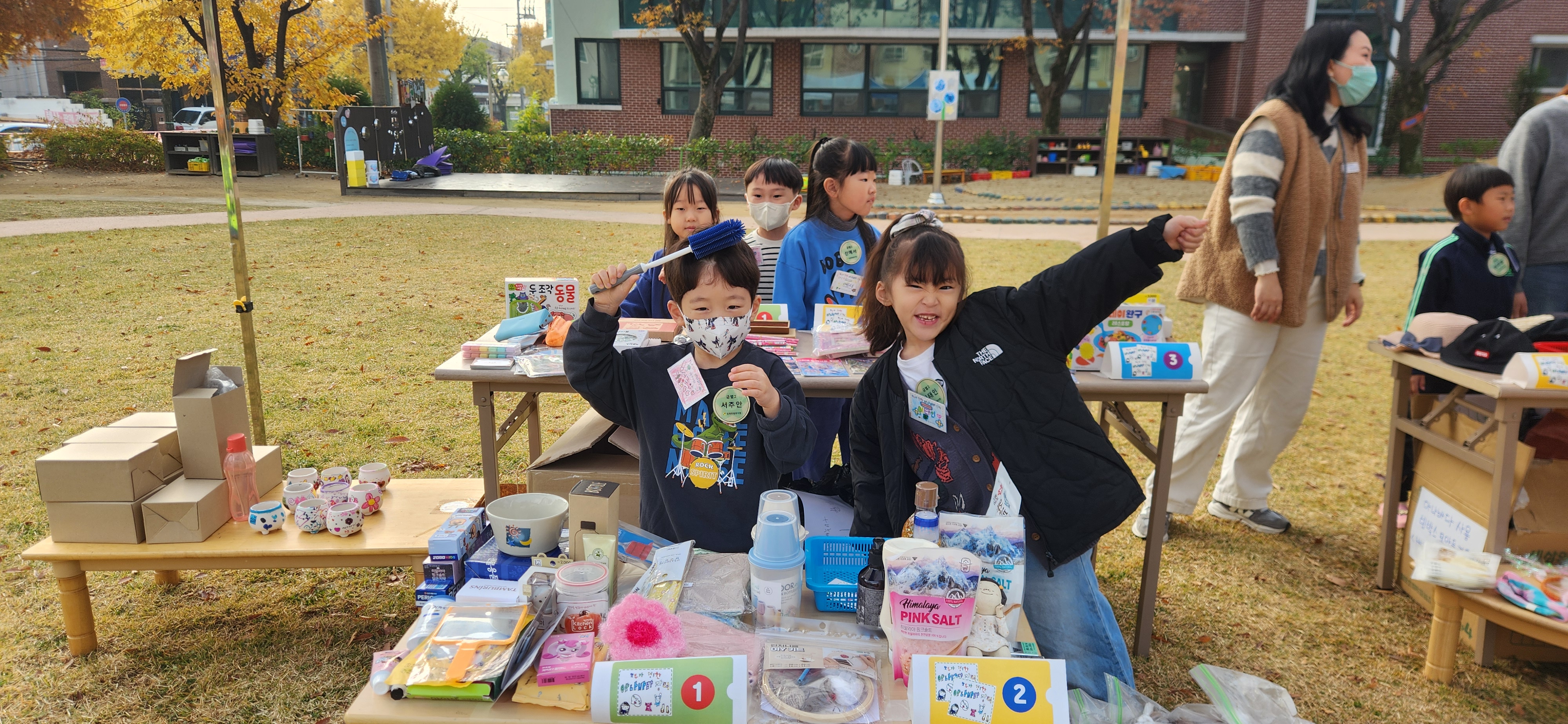 창원한별유치원, 봉림동 행정복지센터에 이웃돕기 성금 전달 - 관련이미지2