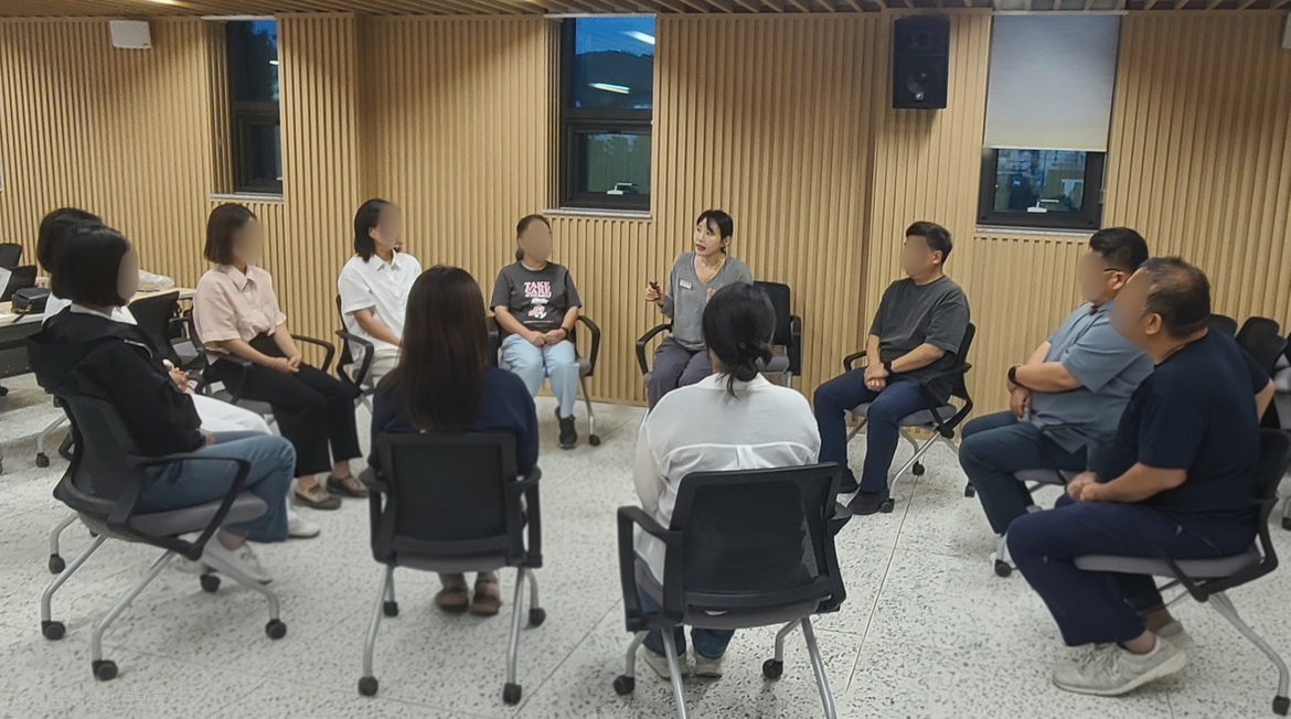 밀양교육지원청, 새학기 맞이 학부모 대상 학교폭력 예방교육 개최... 회복적 생활교육‘서클’로 시작 - 관련이미지1