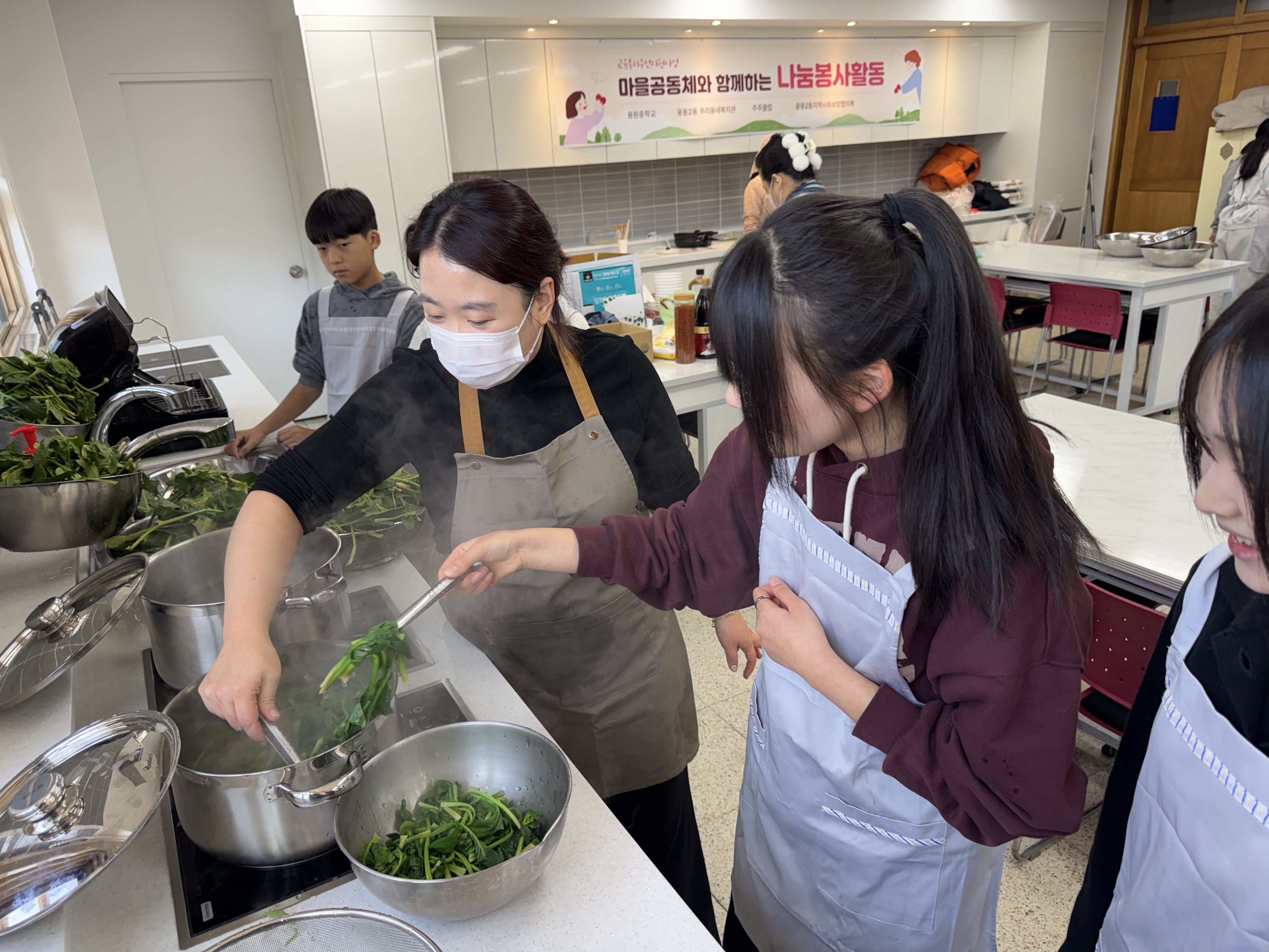 용원중학교, 마을과 함께 온기를 나누는  겨울 나눔 봉사활동 실시 - 관련이미지2