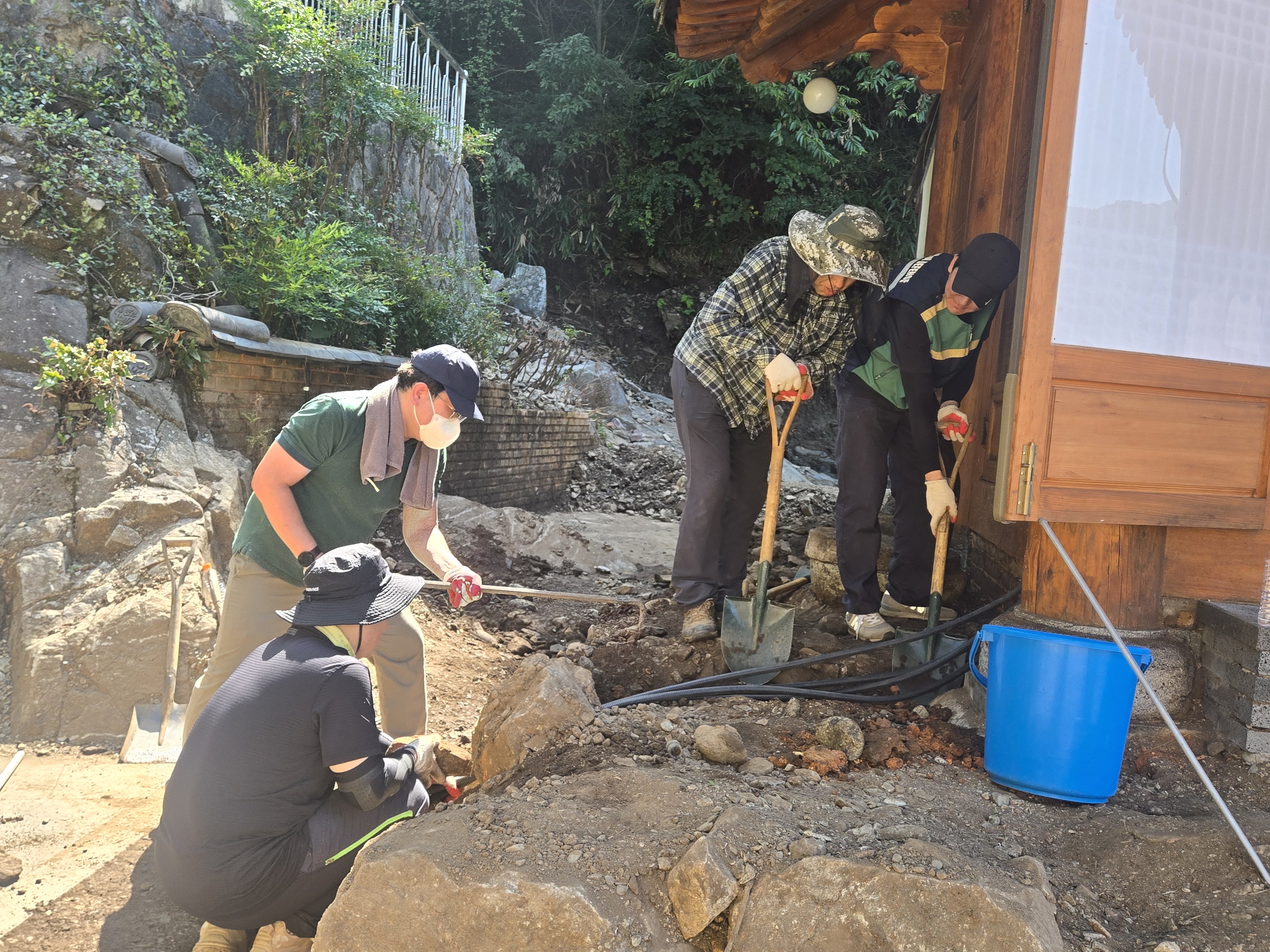 진주교육지원청, 산청 호우 피해지역 재난 복구 활동 전개 - 관련이미지4