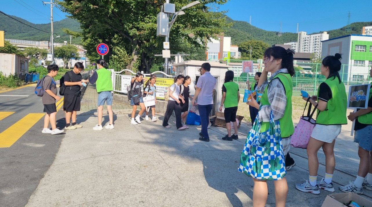 벽방초, 학부모회 주관 아침등교맞이 행사 성료 - 관련이미지2