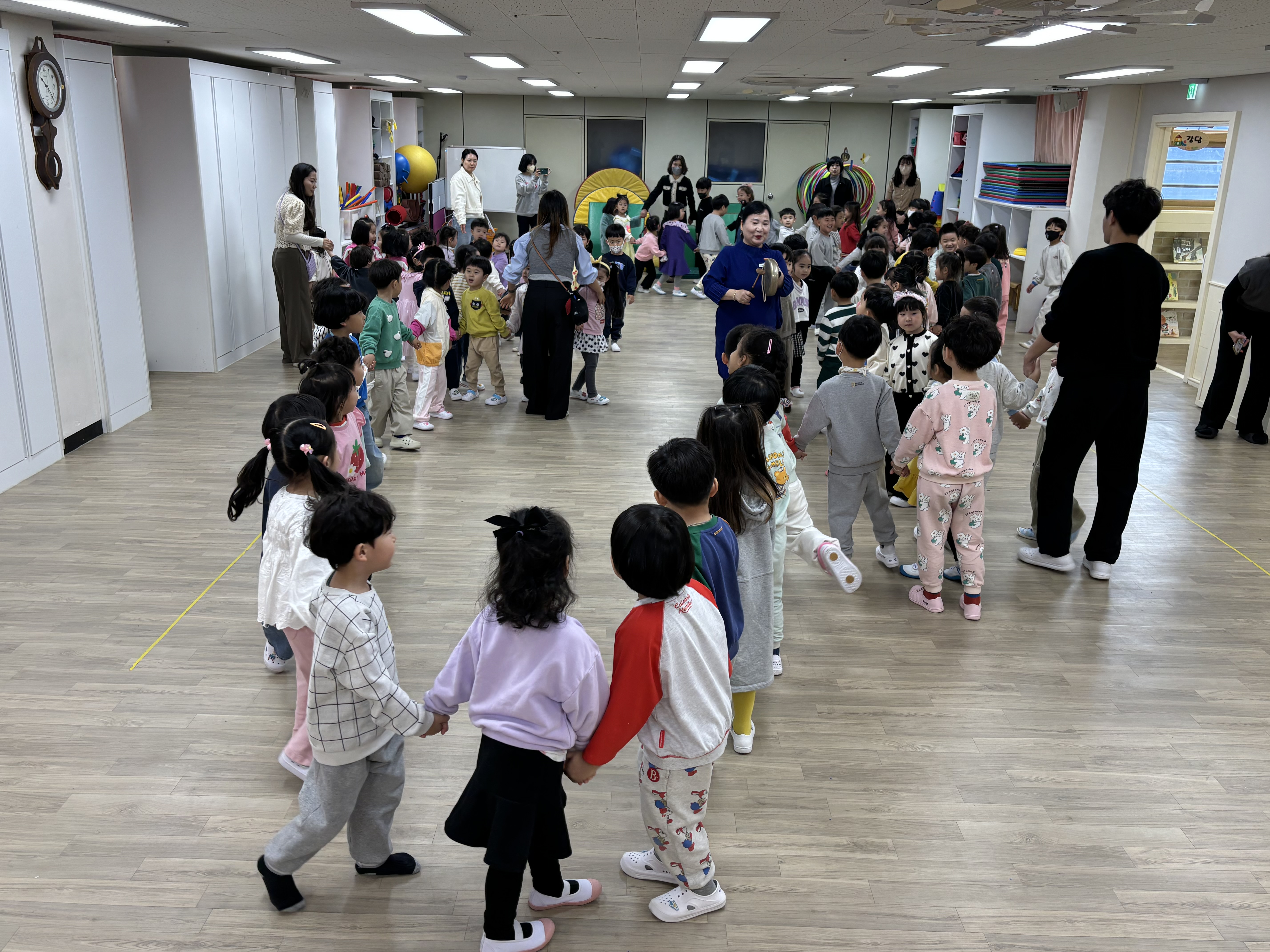 한아름유치원, 전래놀이로 웃음꽃 피워… - 관련이미지2