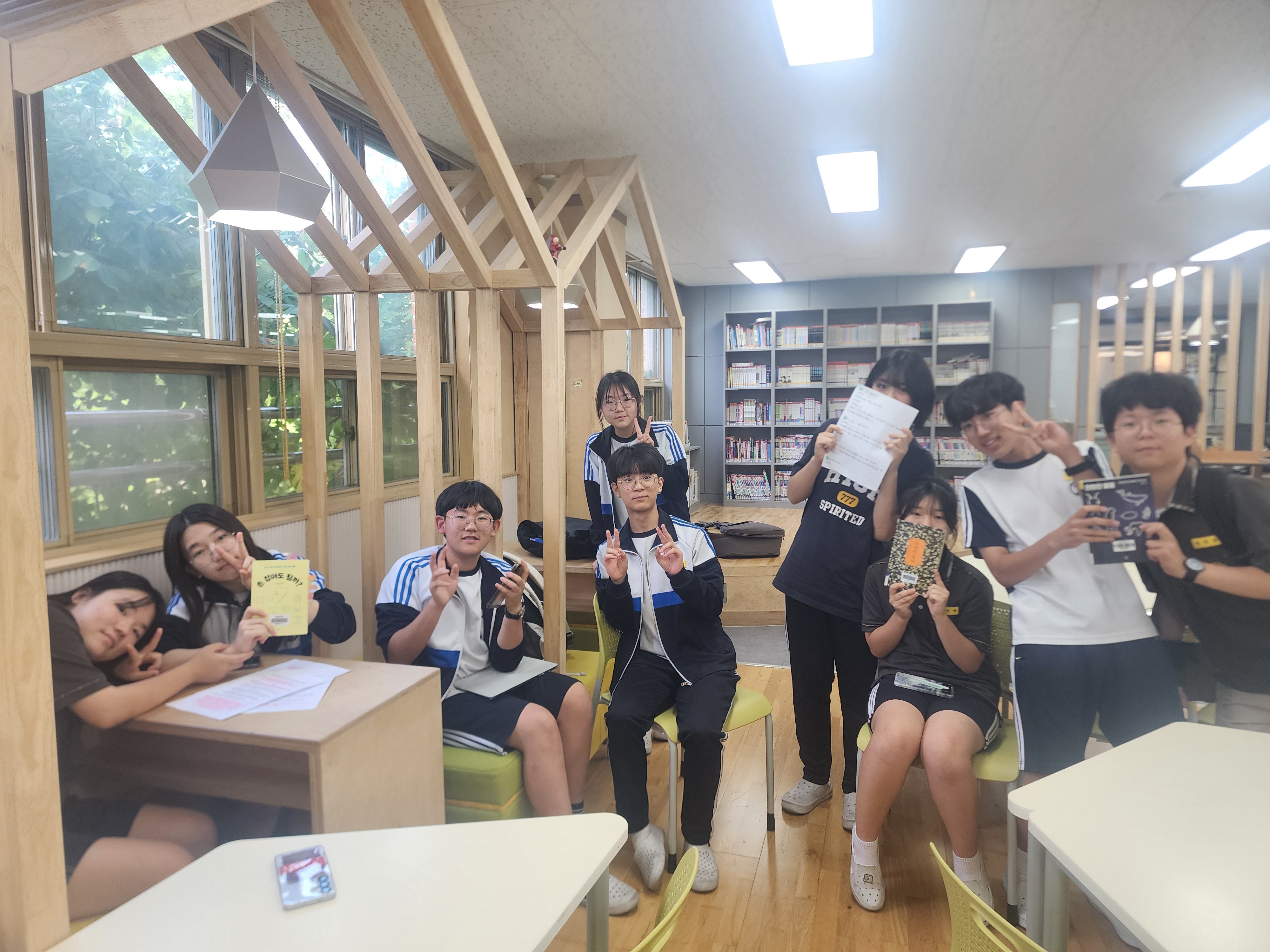 용원중학교, ‘공존’을 주제로 한 2025 주제 독서 발표 대회 성료 - 관련이미지3