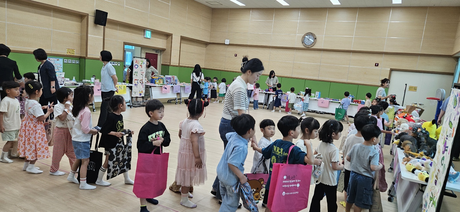 삼천포유치원, 지구는 우리가 지킨다 ‘지구사랑 초록마켓’아나바다 활동 실시 - 관련이미지2