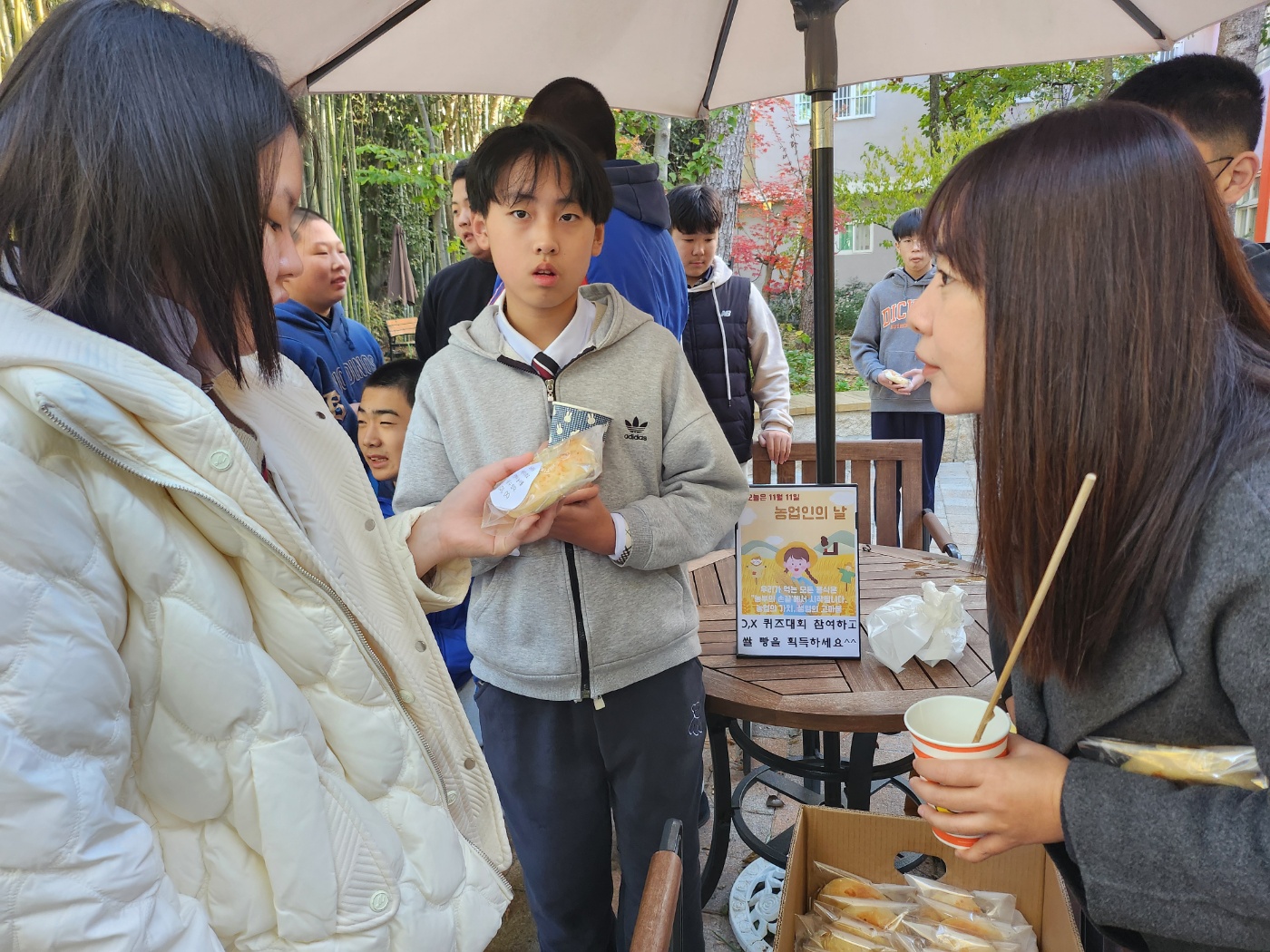 밀양동강중, 농업인의 날 맞이 따뜻한 나눔 - 관련이미지3