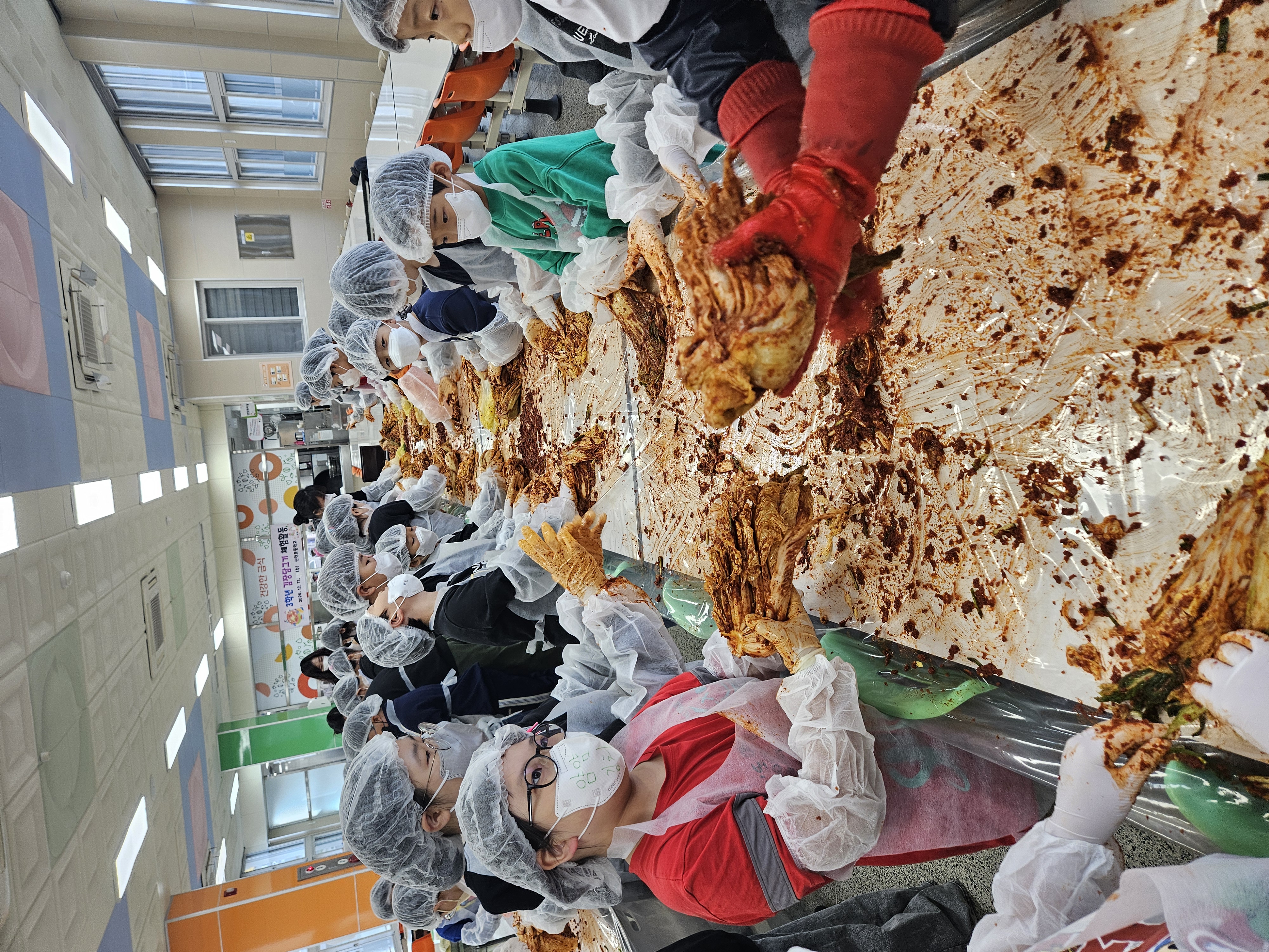 산청초, 직접 김장하고 만든 김치를 우리 마을 독거노인들께 기부했어요! - 관련이미지2
