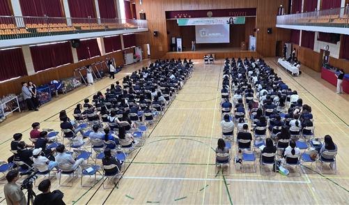 창녕여자중학교, EBS 정유빈 대표 강사 초청 수학 자기주도학습 특강 개최 - 관련이미지2