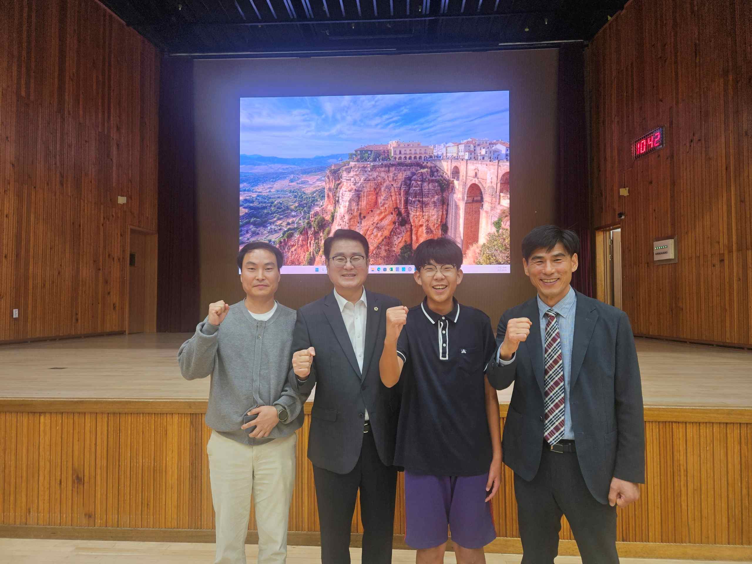 사파중학교, 강당 LED전광판 설치 사업 완료 - 관련이미지3