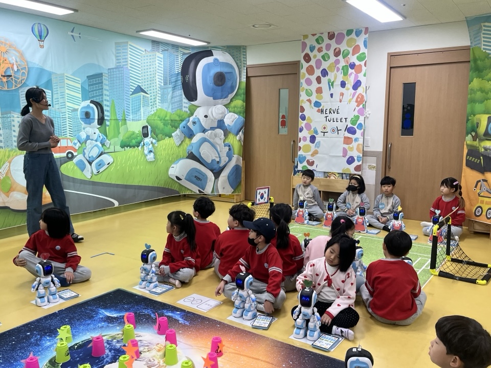 창원진달래유치원, 유·초연계 이음학기 과학 체험 놀이 실시 - 관련이미지2