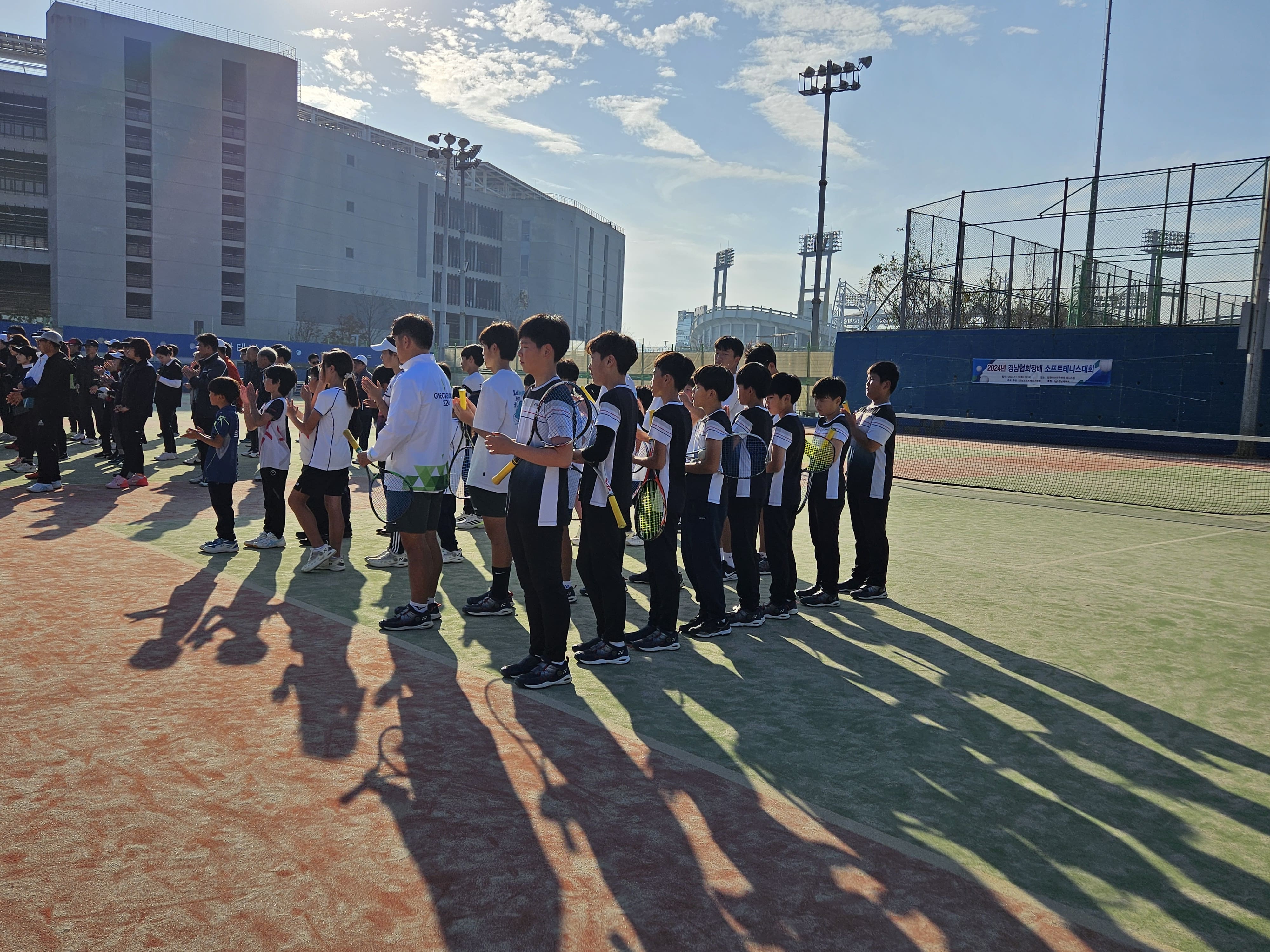 의령초, 경남 최고의 소프트테니스 명문 학교임을 증명하다  2024년 경남협회장배 소프트테니스 대회 1, 2, 3위 모두 석권 - 관련이미지1