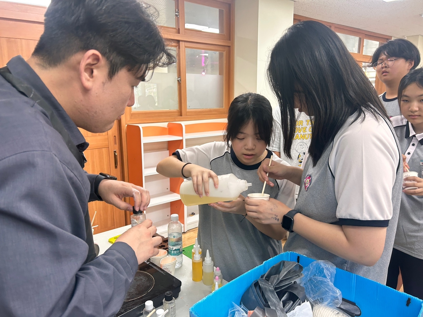 꽃내중학교, 학교로 찾아오는 직업체험프로그램 운영 - 관련이미지2