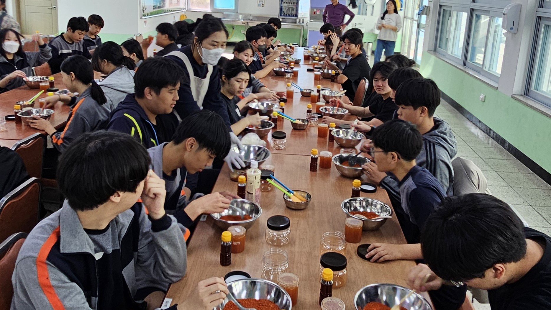 생림중학교, 지역 사회와 교육공동체가 함께 하는 전통 고추장 담그기 - 관련이미지2