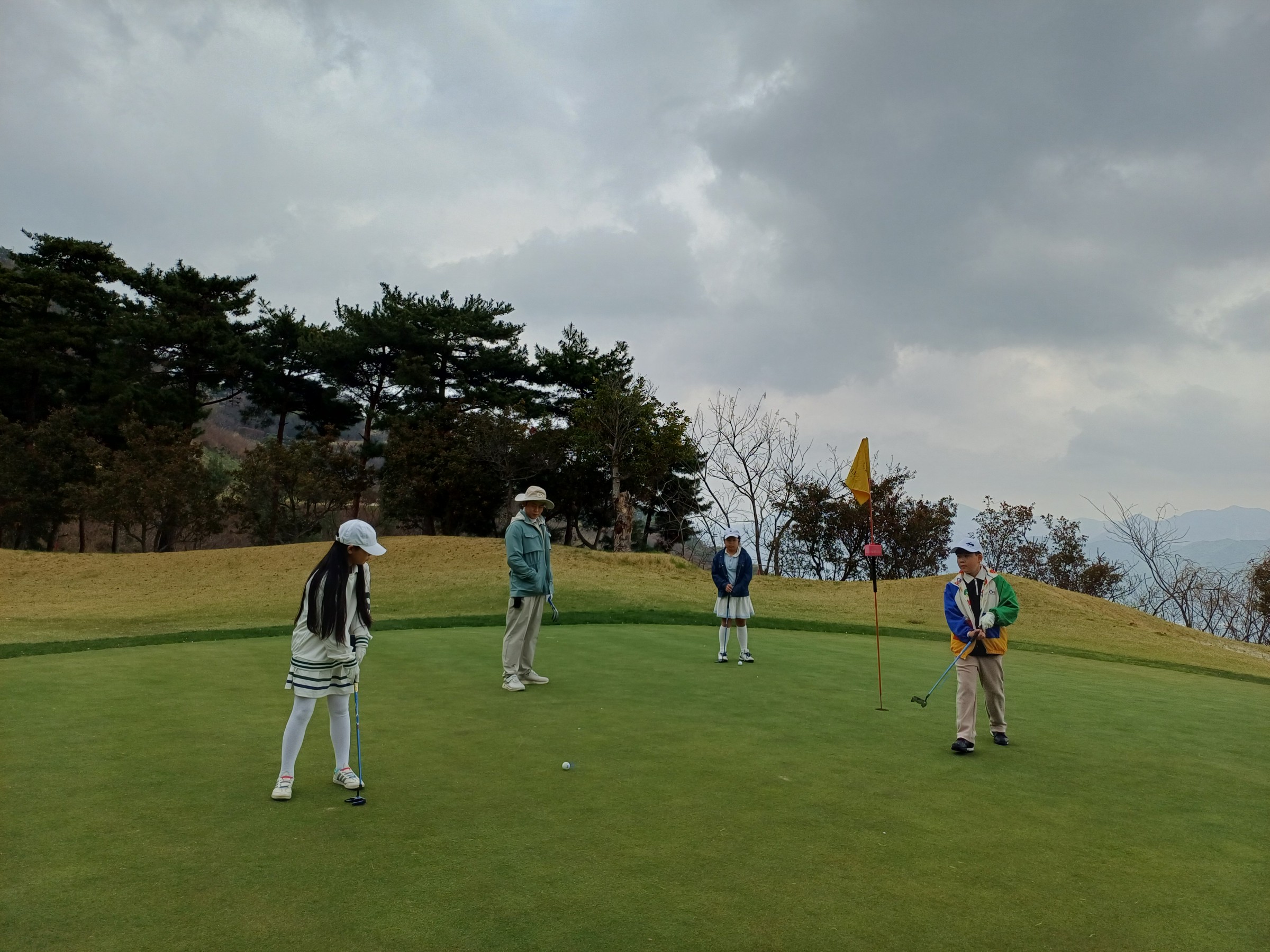 작은 학교의 큰 꿈, 그린(Green) 위에서 나이스 샷! - 관련이미지2