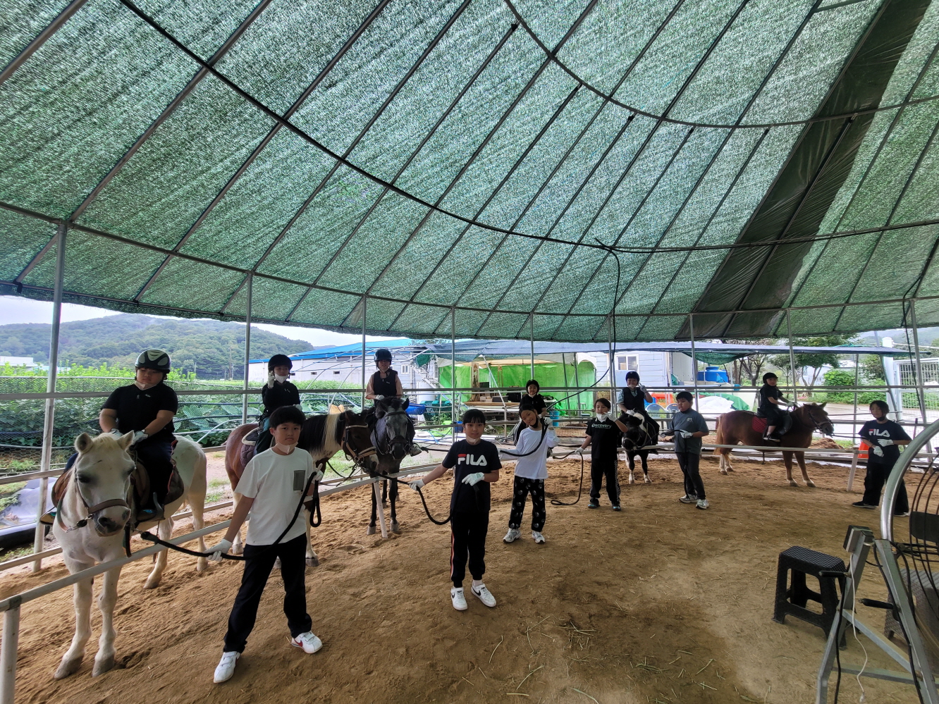고전초, 말과 교감하고 친구가 되는 학교 밖 스포츠 승마 체험 - 관련이미지2