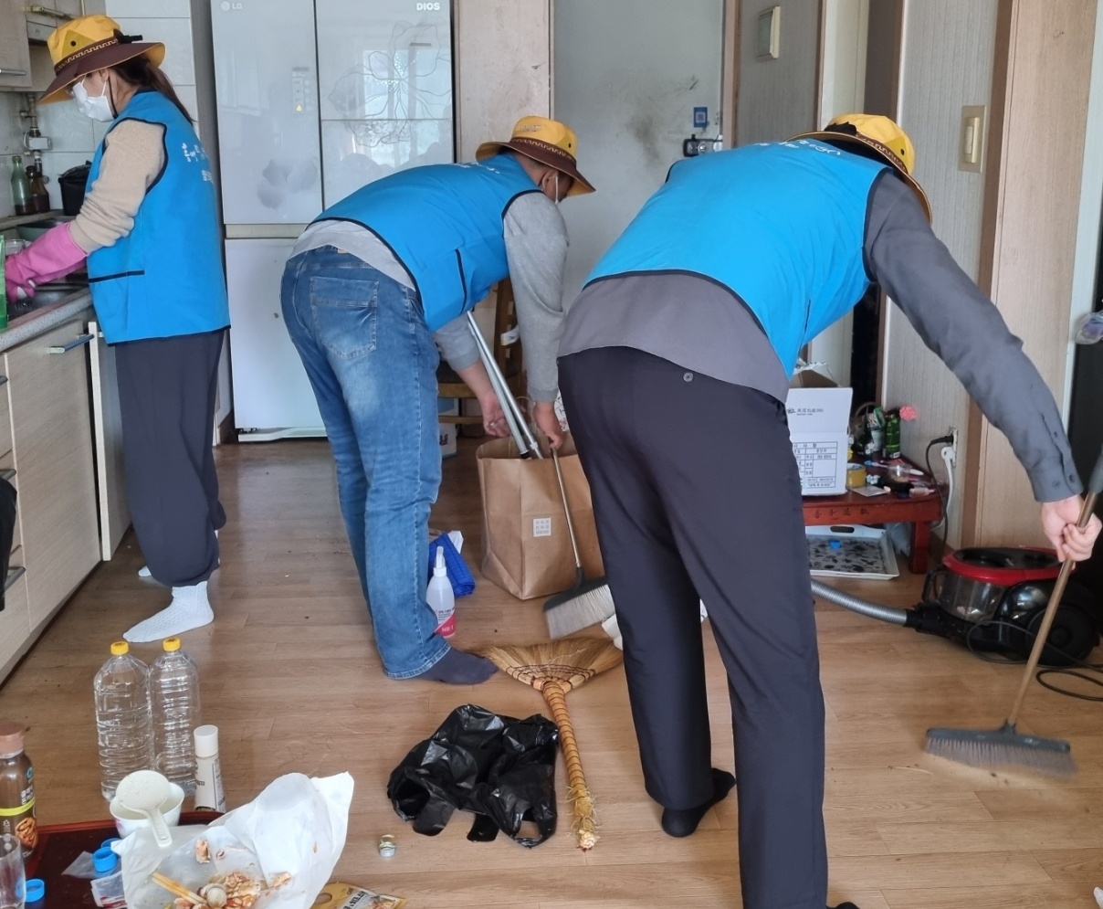 양산교육지원청, 학교를 넘어~퍼지는 온정의 손길과 마음  - 관련이미지3