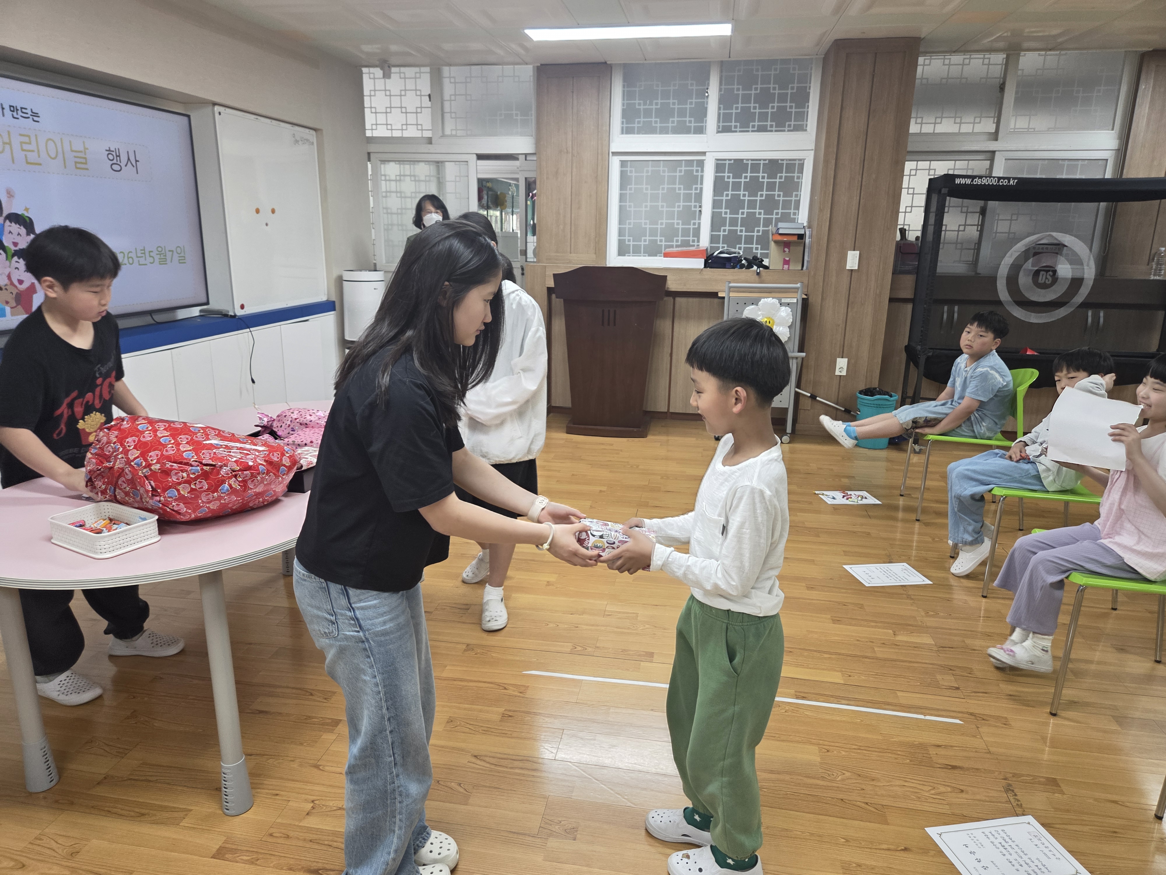 산청 금서초, 전교 학생회 ‘오늘은 우리가 주인공’ 어린이날 행사 열어 - 관련이미지2