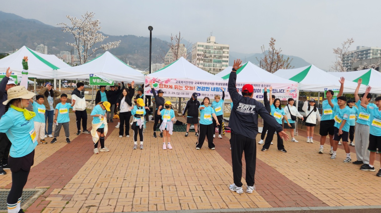 창원교육지원청, ‘3·15 마라톤’ 사제동행으로  민주정신 새기고 결속 다져 - 관련이미지2